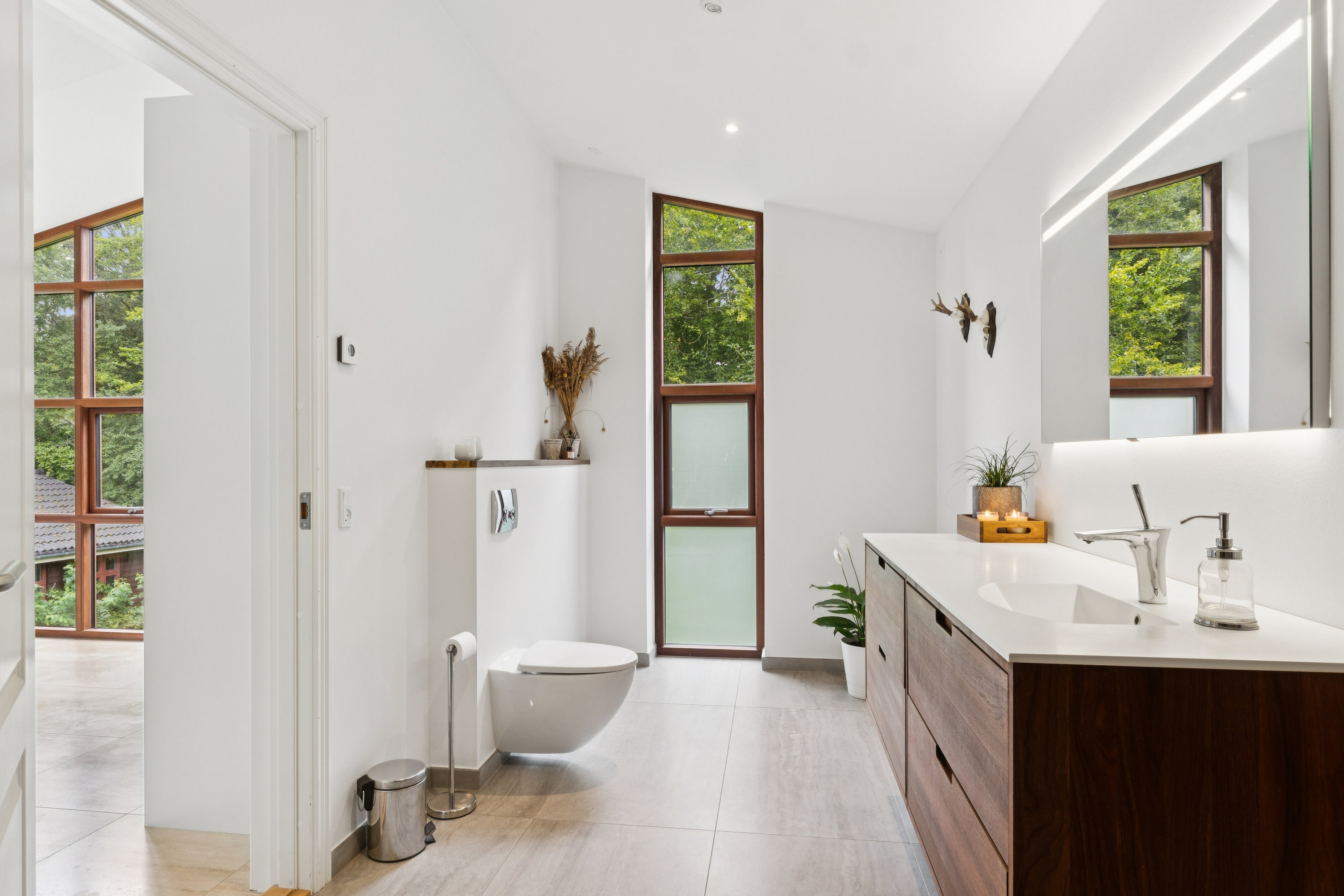 Fremhævet badeværelse billede i fuldskærmstilstand. Billede af Elsagervej 40, 9800 Hjørring