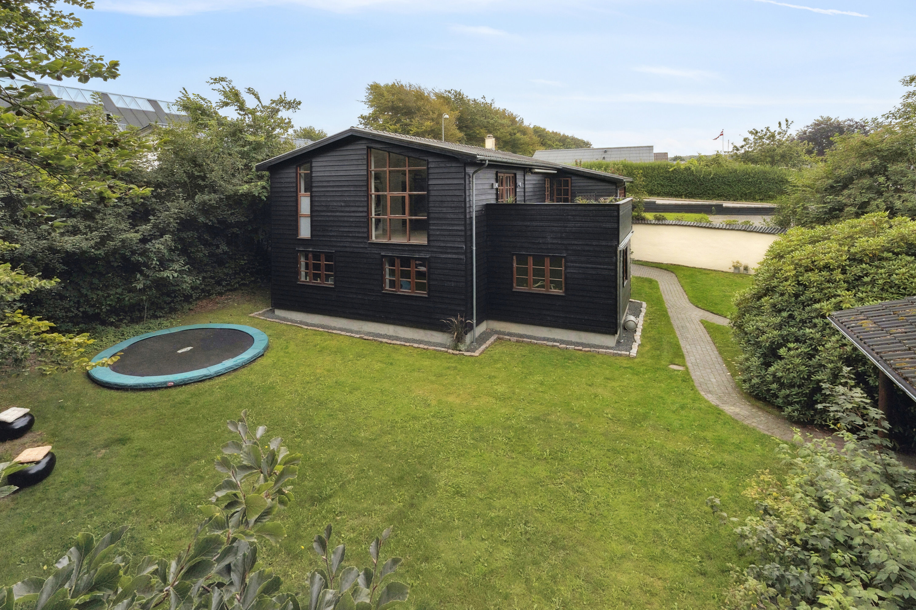 Fremhævet set fra haven billede i fuldskærmstilstand. Billede af Elsagervej 40, 9800 Hjørring