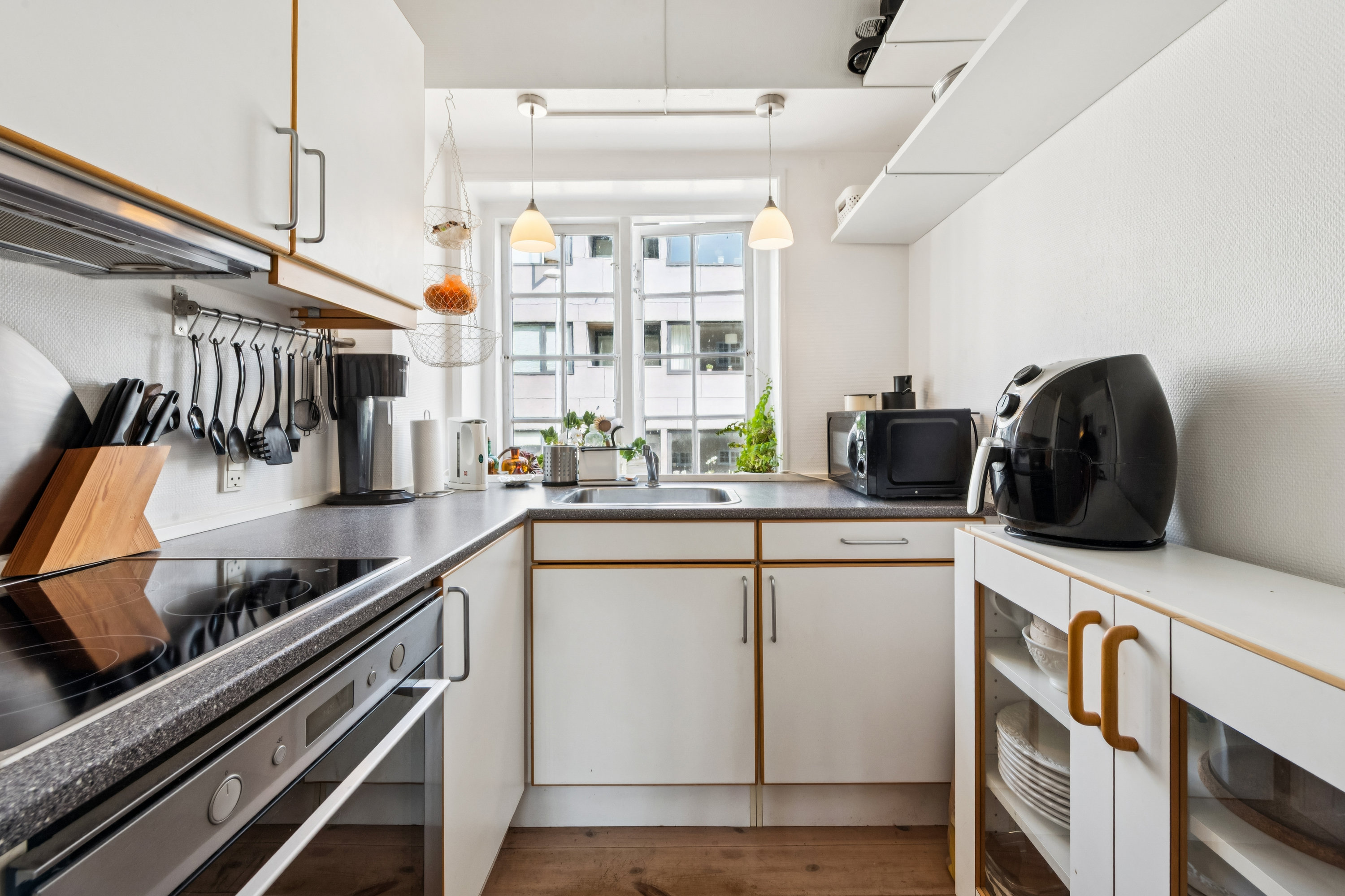 Fremhævet køkken billede i fuldskærmstilstand. Billede af Bragesvej 33, st.. tv., 3000 Helsingør