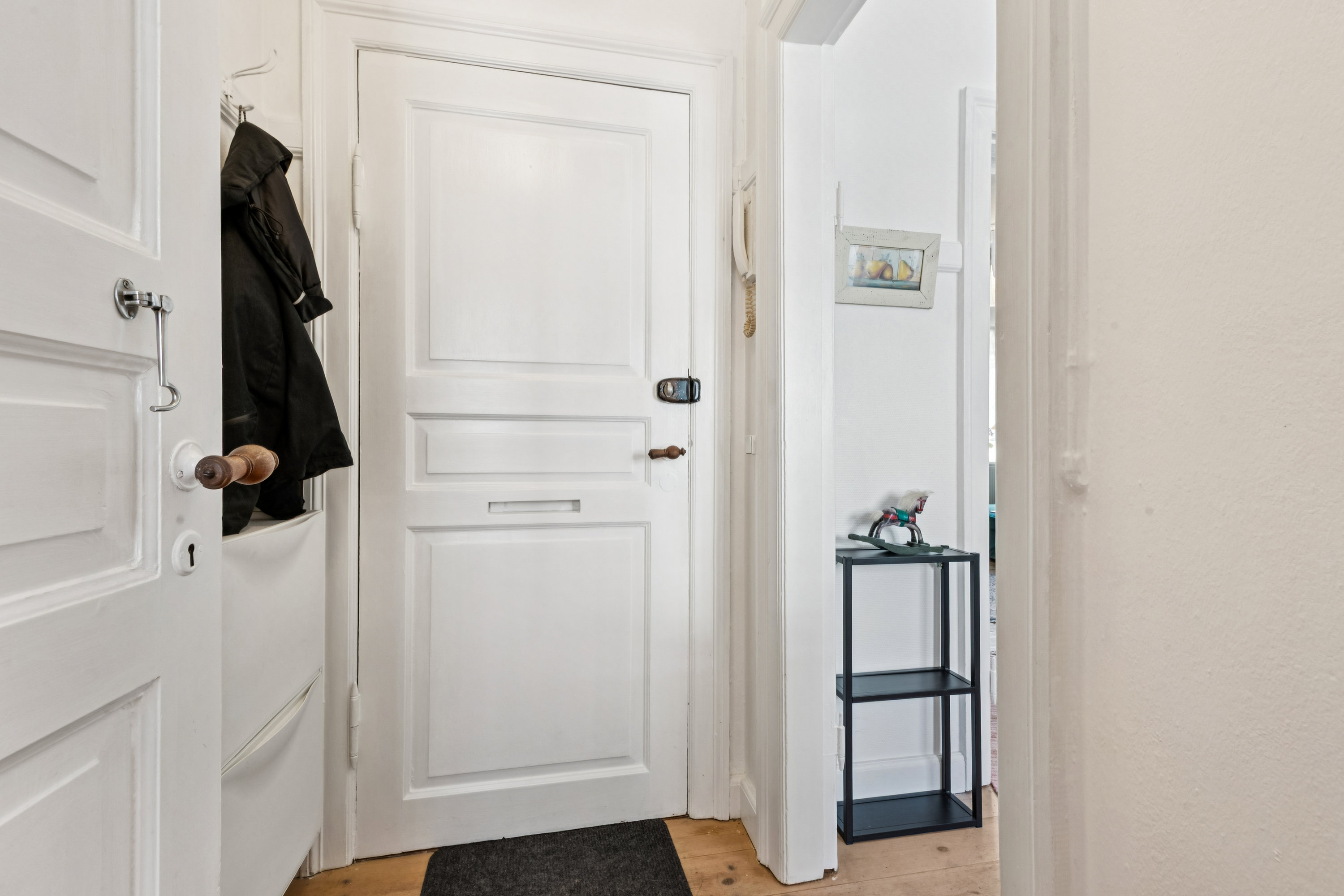 Fremhævet entré billede i fuldskærmstilstand. Billede af Bragesvej 33, st.. tv., 3000 Helsingør