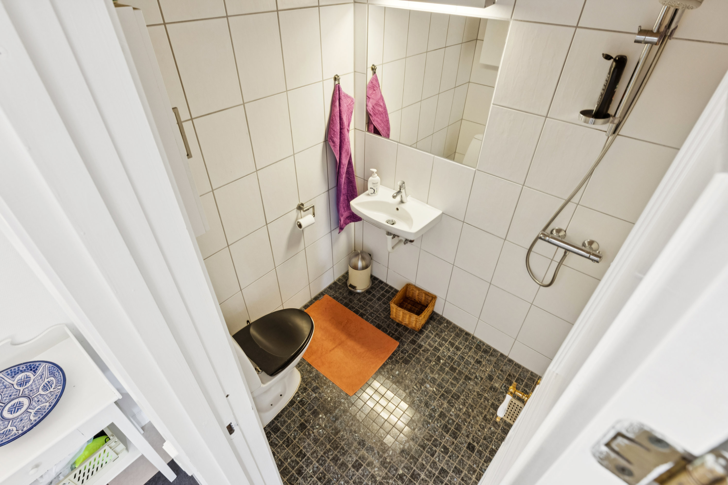 Fremhævet badeværelse billede i fuldskærmstilstand. Billede af Møllehusvej 4, Skallebæk, 6760 Ribe