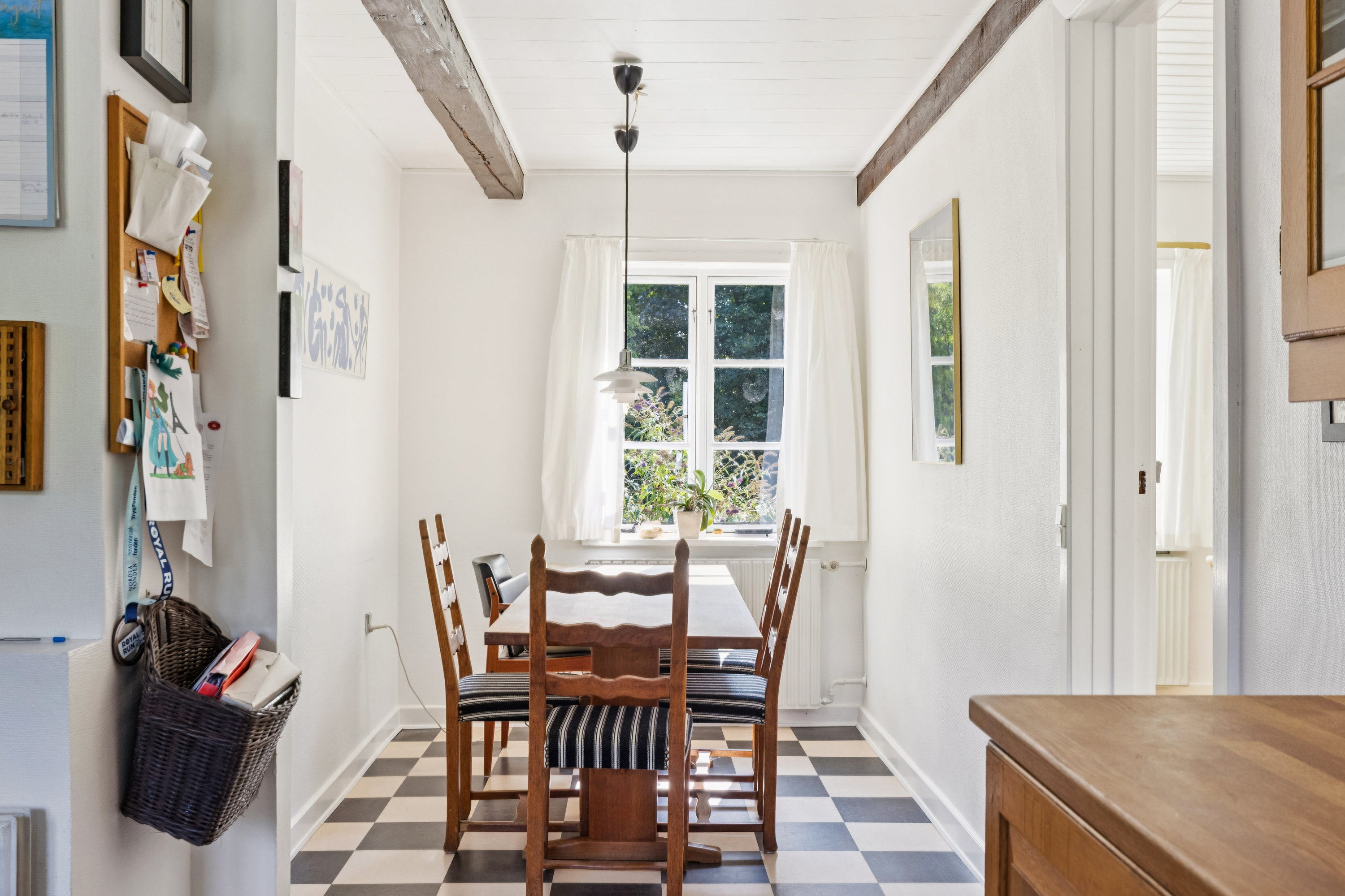 Fremhævet køkken billede i fuldskærmstilstand. Billede af Møllehusvej 4, Skallebæk, 6760 Ribe