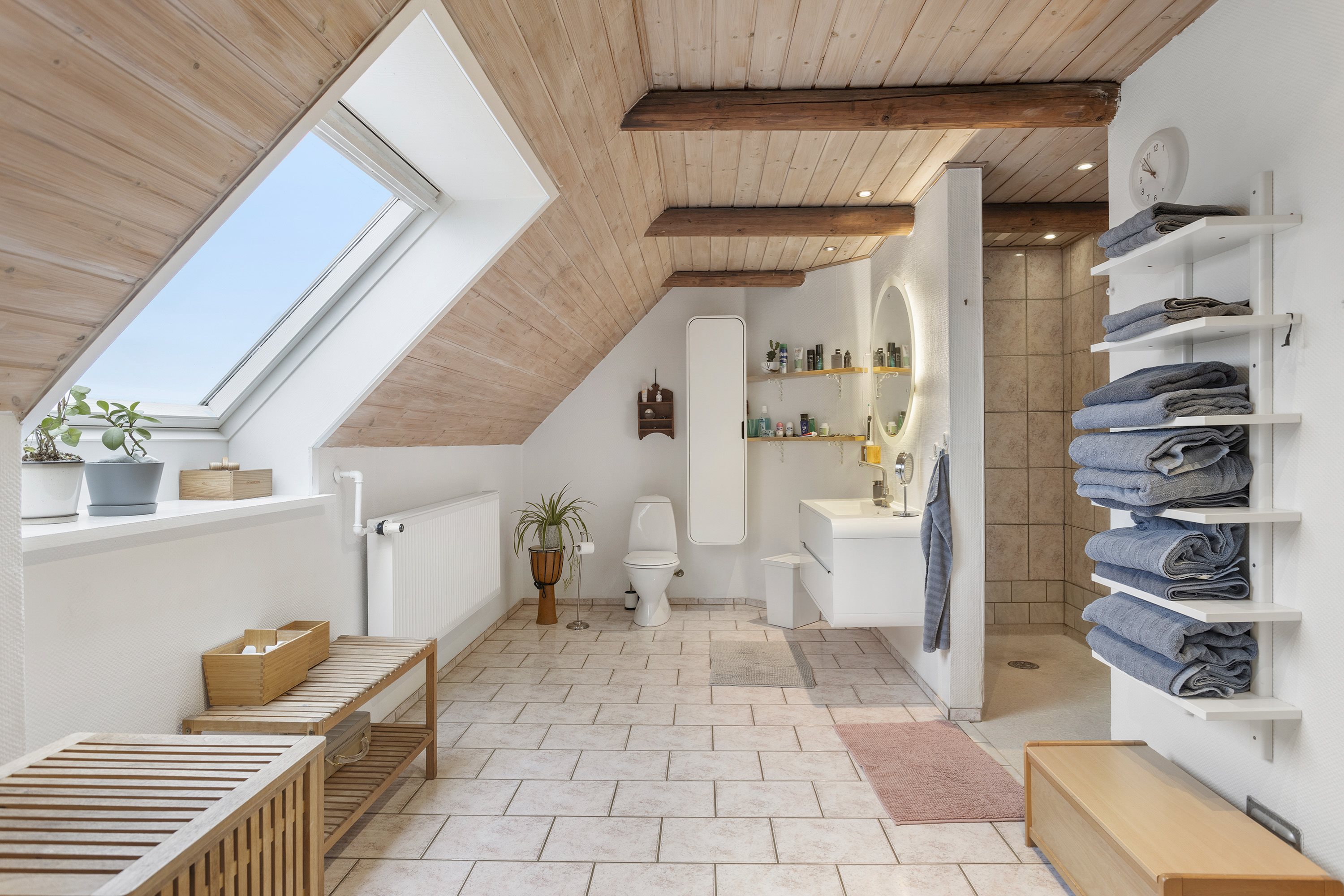 Fremhævet badeværelse billede i fuldskærmstilstand. Billede af Sdr. Kirkevej 56, Præstbro, 9330 Dronninglund