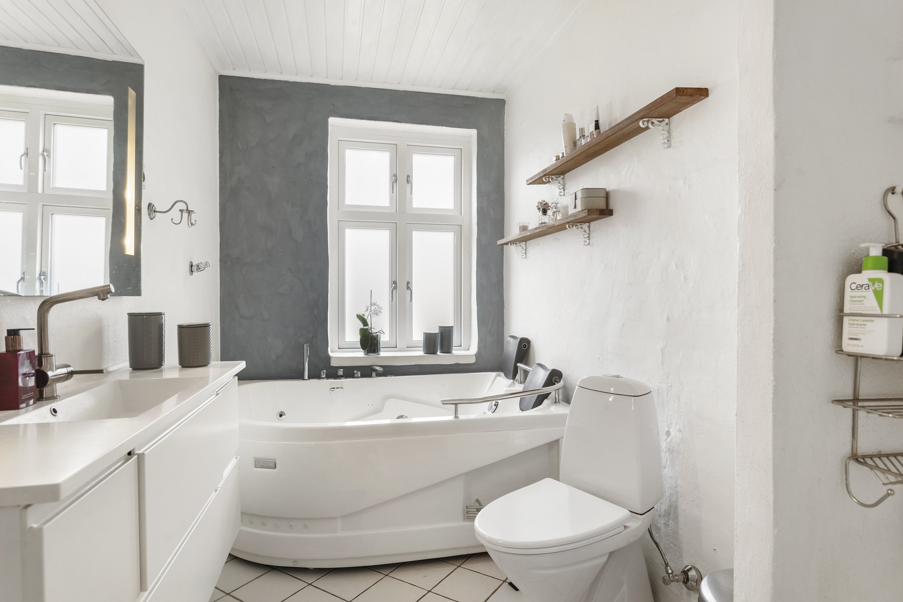 Fremhævet badeværelse billede i fuldskærmstilstand. Billede af Sdr. Kirkevej 56, Præstbro, 9330 Dronninglund