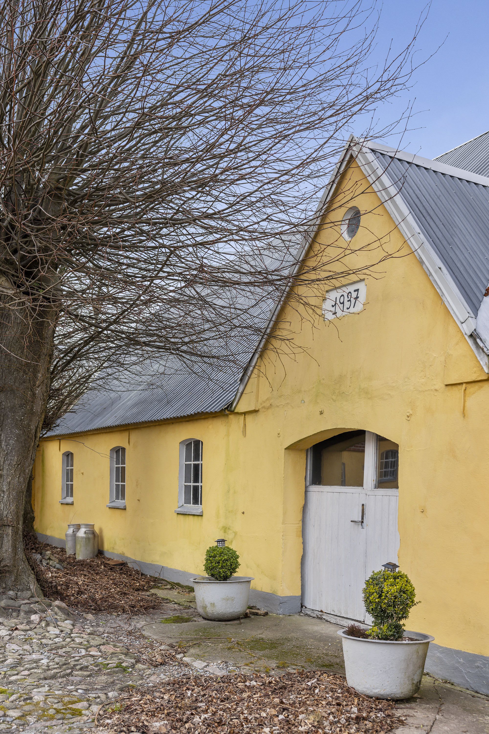 Fremhævet facade billede i fuldskærmstilstand. Billede af Sdr. Kirkevej 56, Præstbro, 9330 Dronninglund