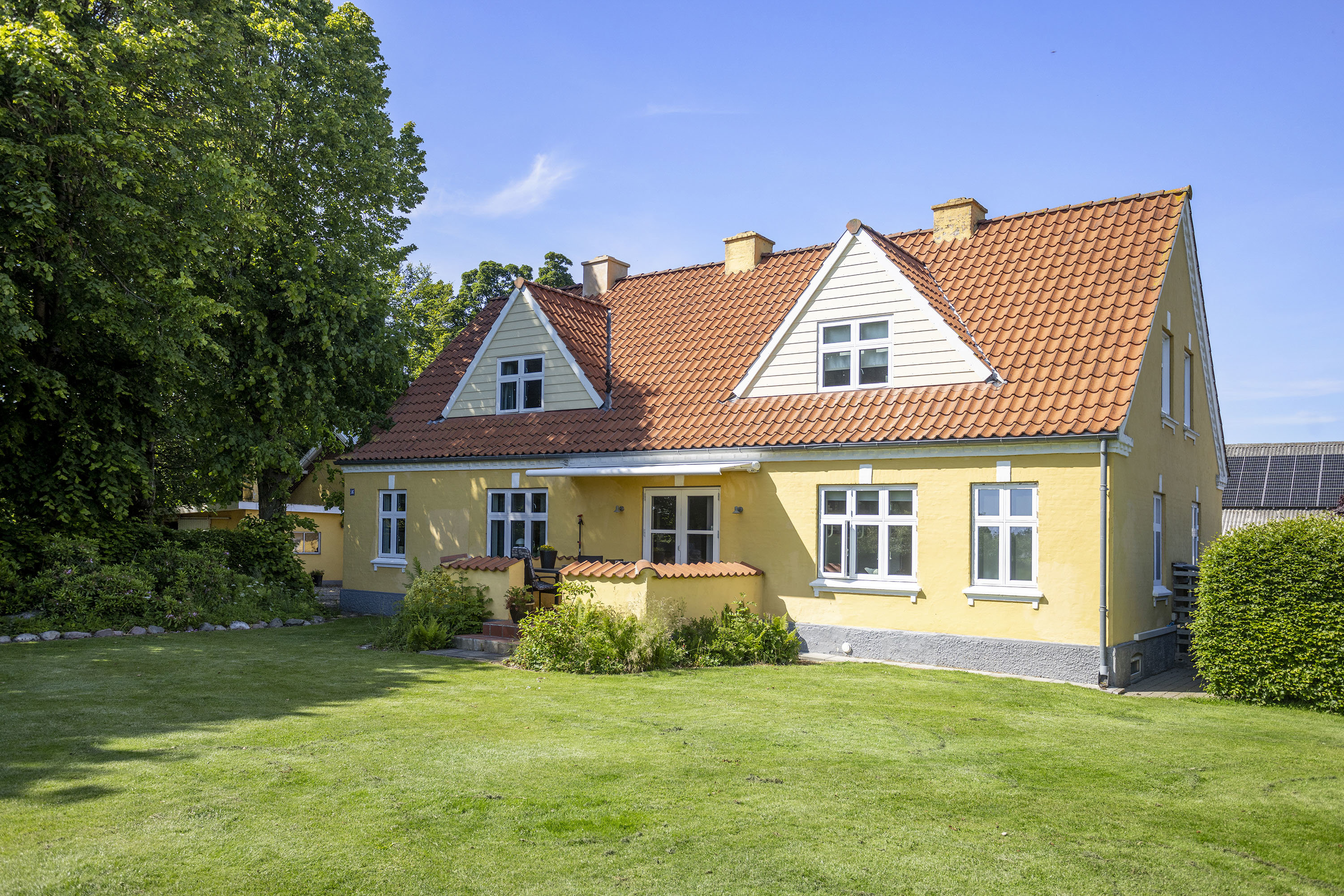 Fremhævet facade billede i fuldskærmstilstand. Billede af Sdr. Kirkevej 56, Præstbro, 9330 Dronninglund