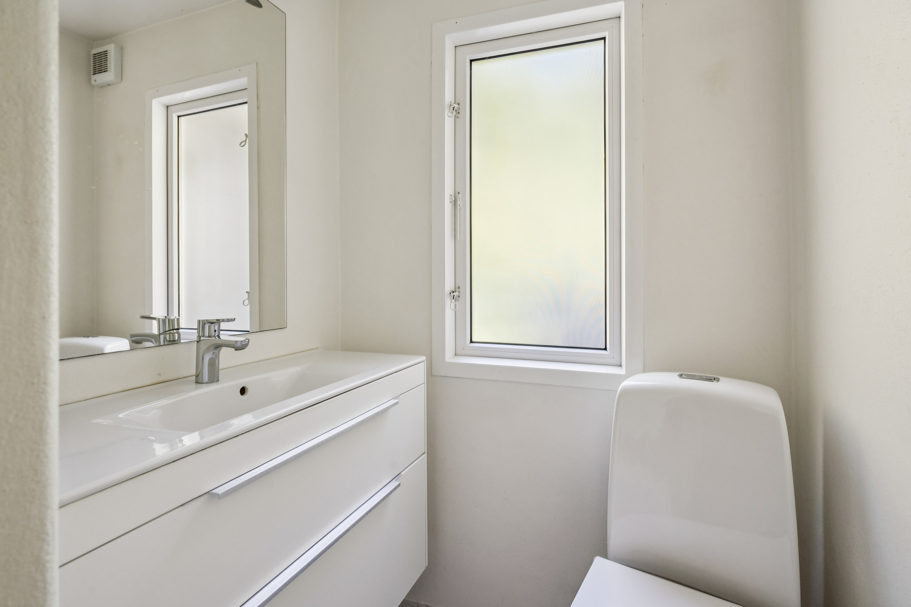 Fremhævet badeværelse billede i fuldskærmstilstand. Billede af Skovvej 4, Skødshoved Strand, 8420 Knebel