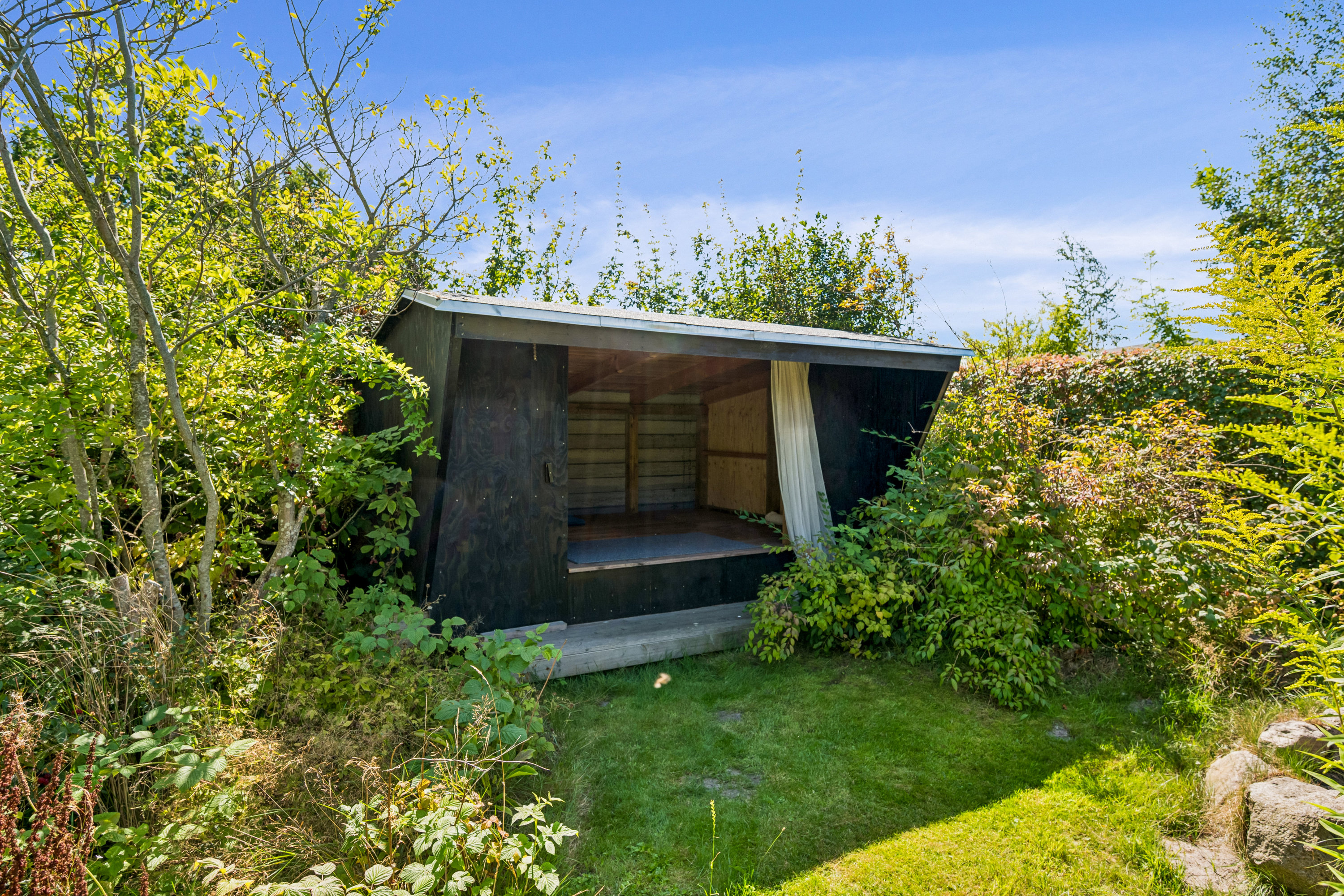 Fremhævet ejendom 1 billede i fuldskærmstilstand. Billede af Skovvej 4, Skødshoved Strand, 8420 Knebel