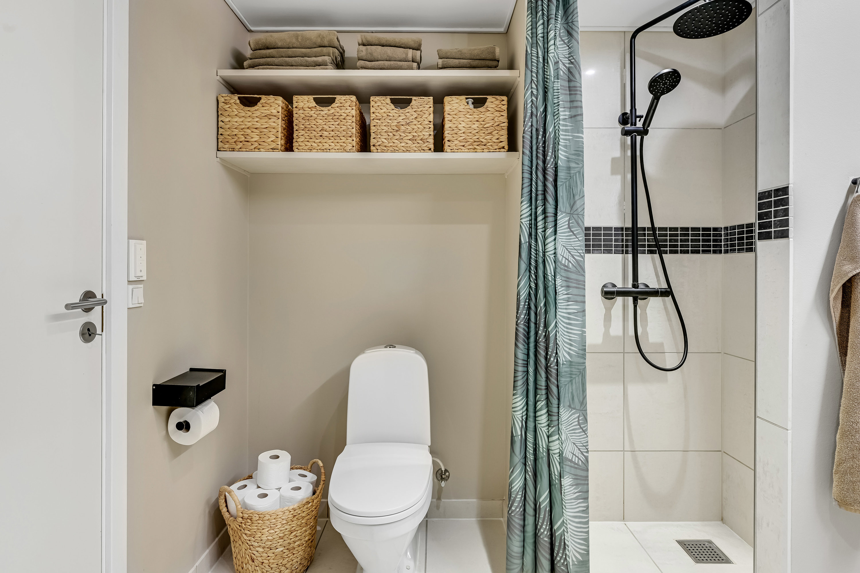 Fremhævet badeværelse billede i fuldskærmstilstand. Billede af Grundtvigs Alle 9, 1. mf., 6700 Esbjerg