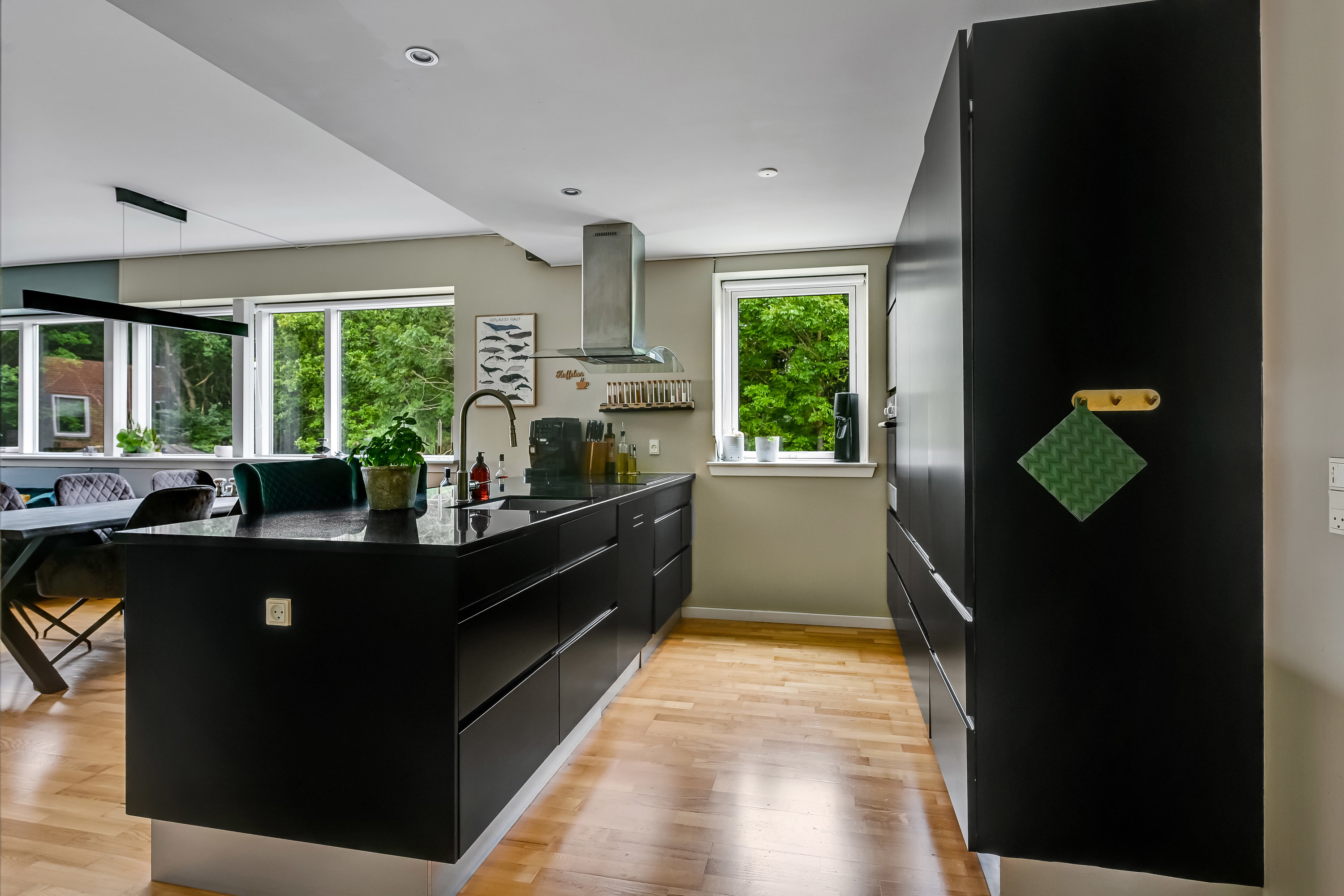 Fremhævet køkken billede i fuldskærmstilstand. Billede af Grundtvigs Alle 9, 1. mf., 6700 Esbjerg