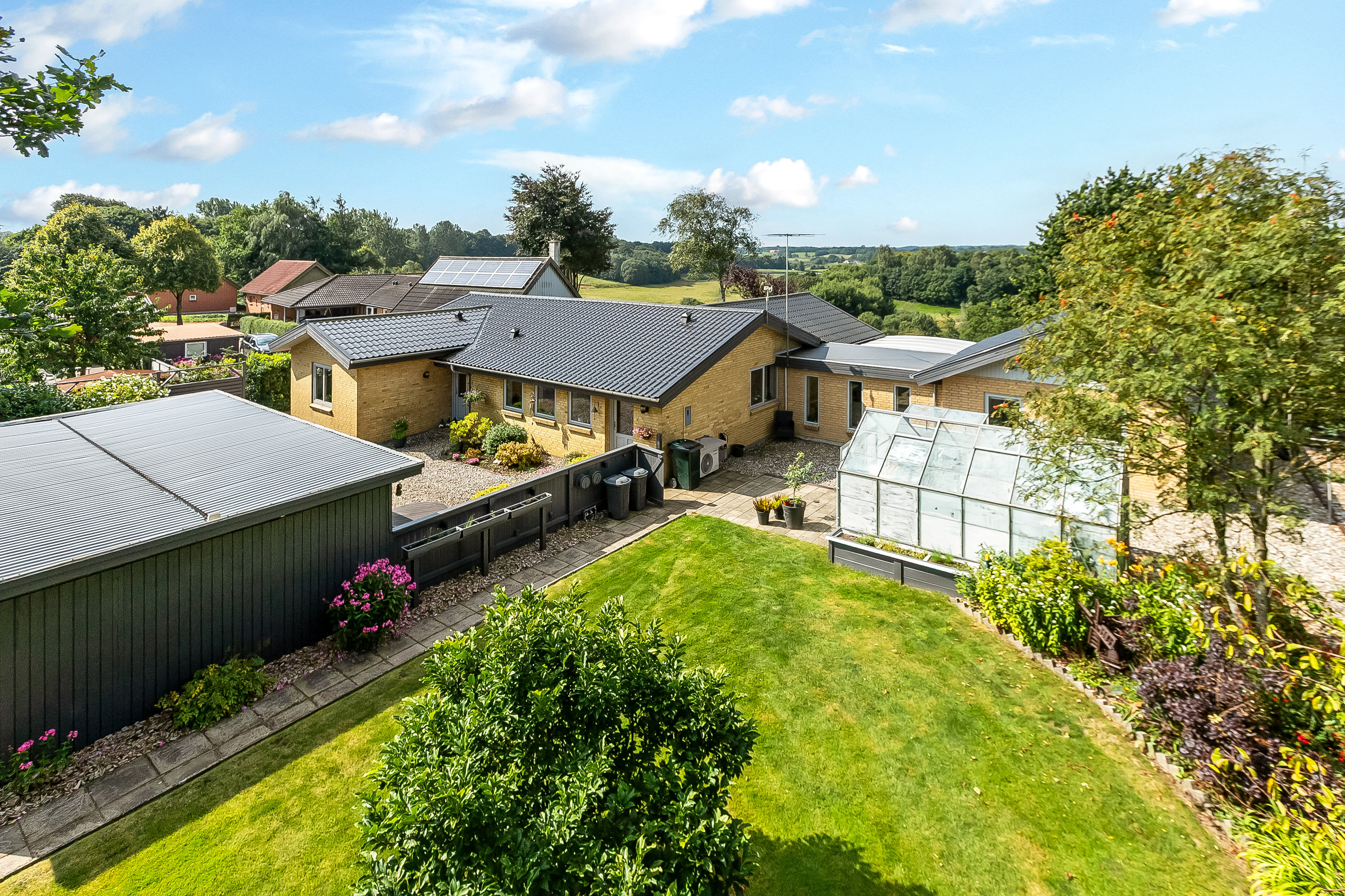 Fremhævet mastefoto billede i fuldskærmstilstand. Billede af Prangervej 14, Dons, 6051 Almind