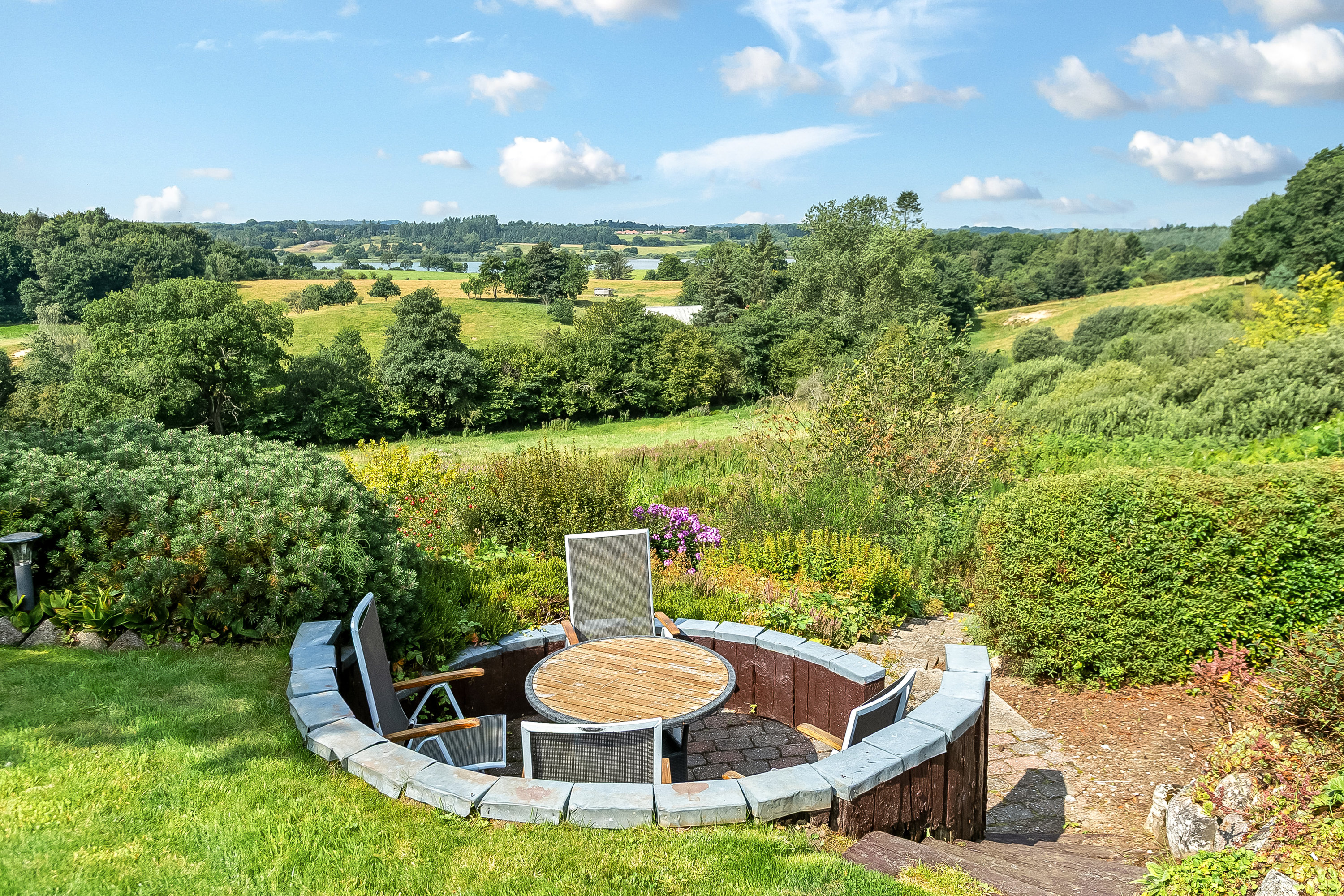 Fremhævet terrasse billede i fuldskærmstilstand. Billede af Prangervej 14, Dons, 6051 Almind