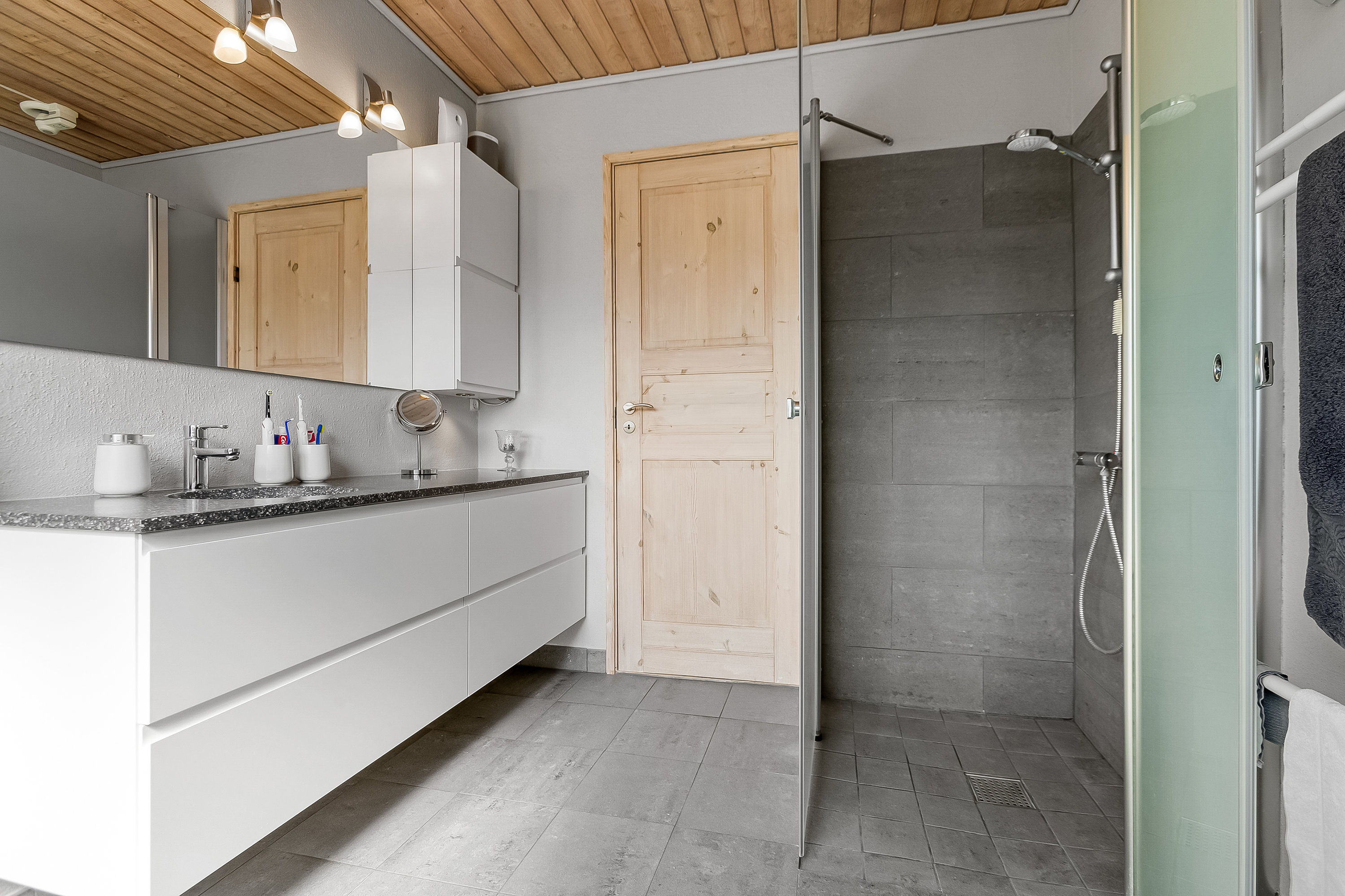 Fremhævet badeværelse billede i fuldskærmstilstand. Billede af Prangervej 14, Dons, 6051 Almind