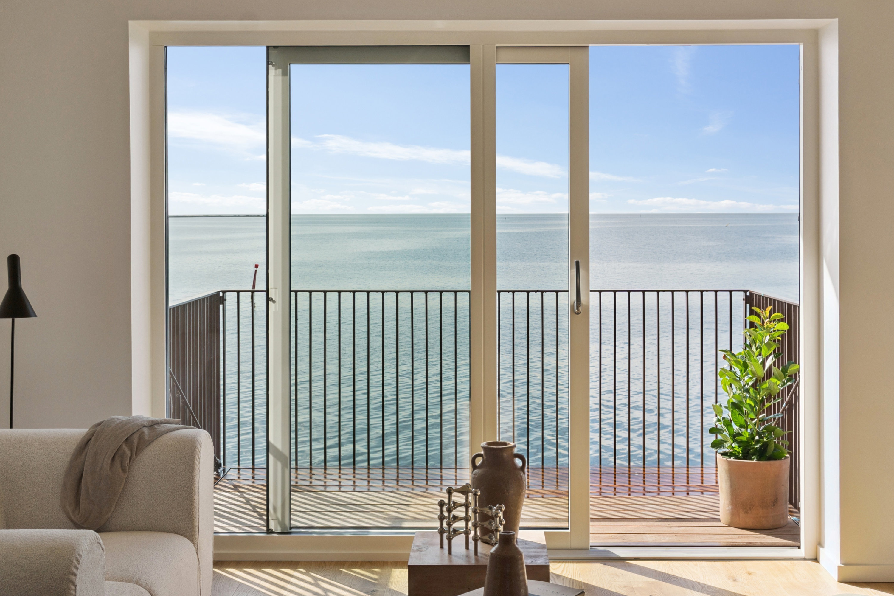 Fremhævet  billede i fuldskærmstilstand. Billede af Færgebyen 46, 1. 2., Hou, 8300 Odder