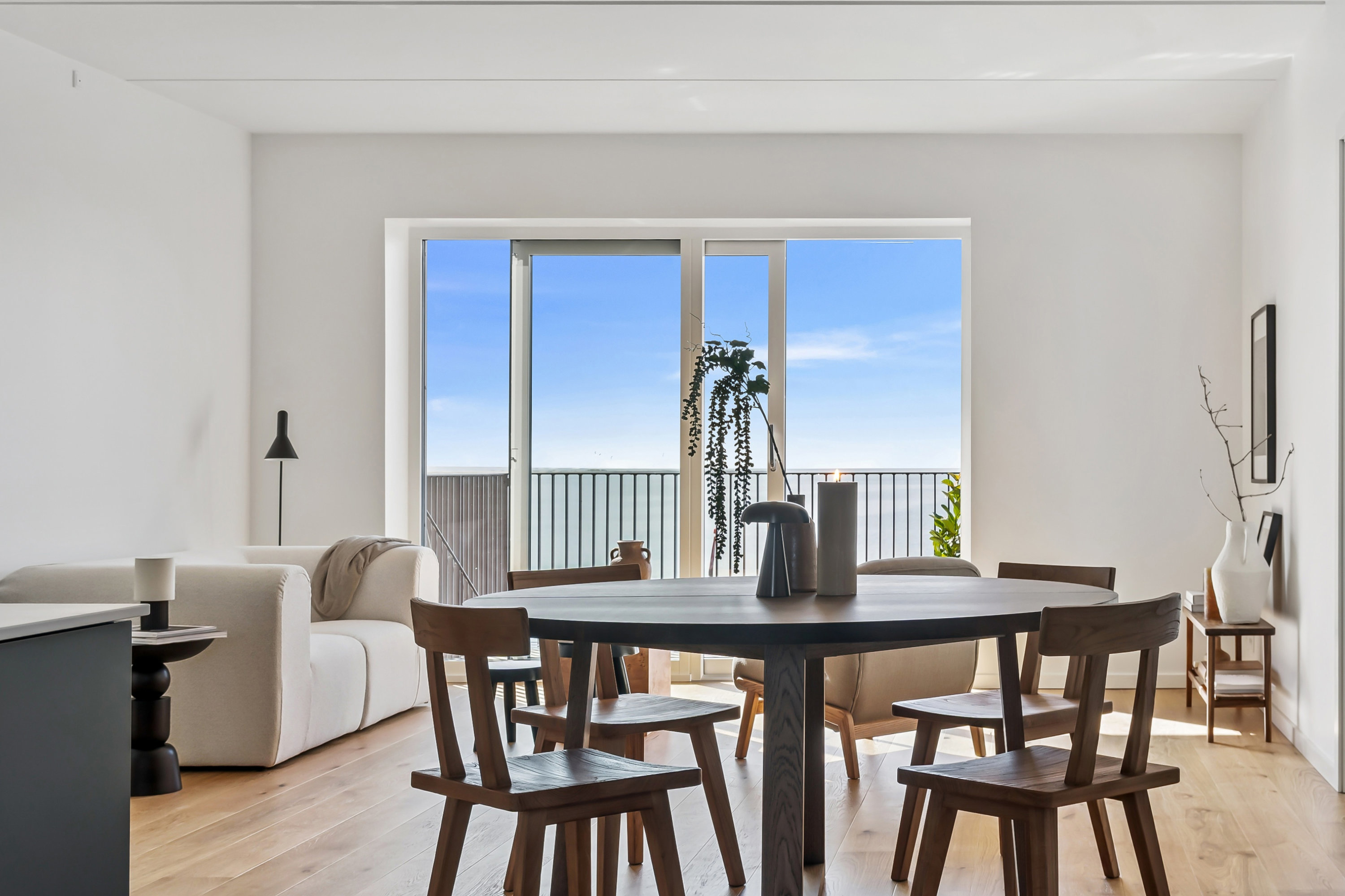 Fremhævet  billede i fuldskærmstilstand. Billede af Færgebyen 46, 1. 2., Hou, 8300 Odder