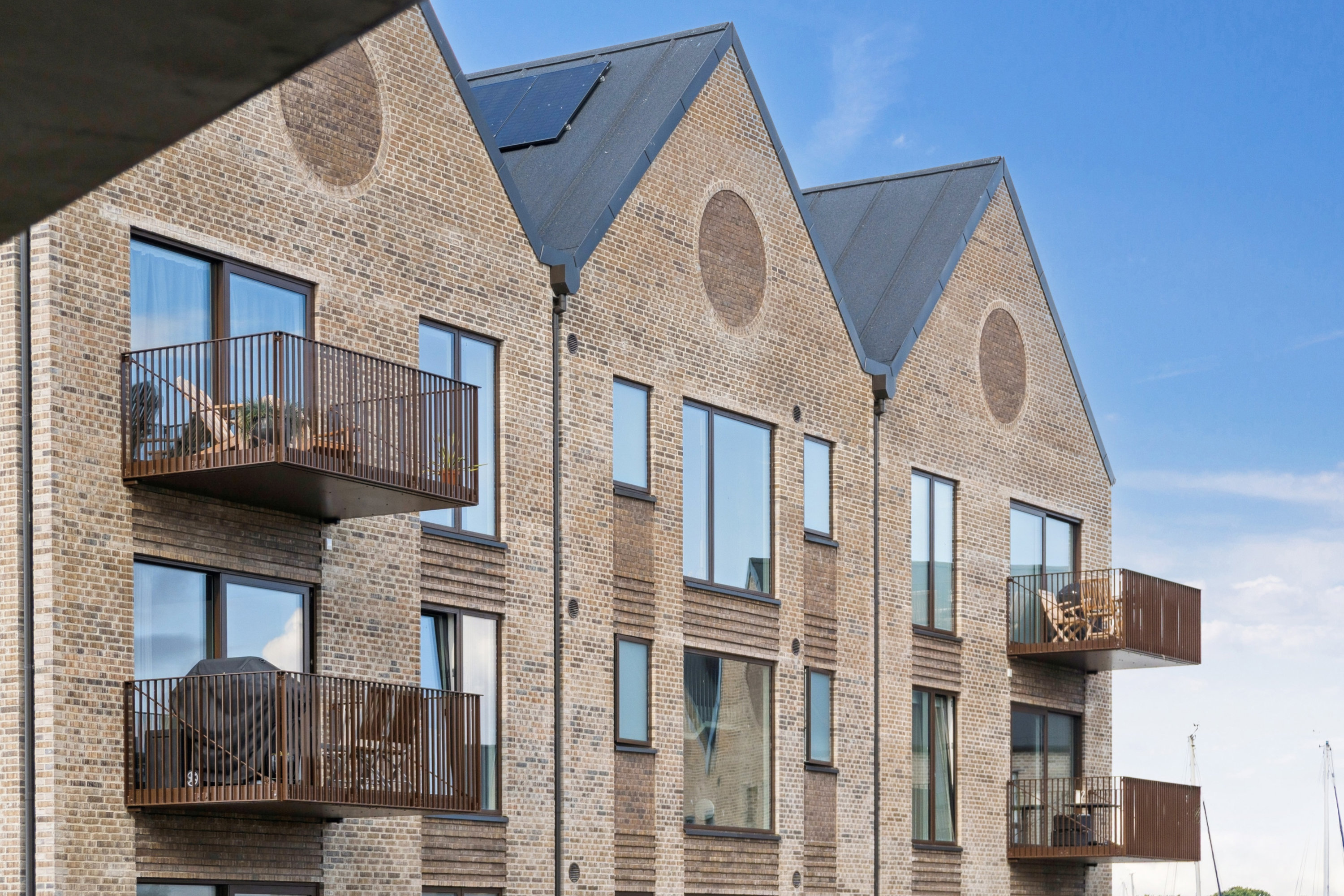 Fremhævet  billede i fuldskærmstilstand. Billede af Færgebyen 46, 1. 2., Hou, 8300 Odder