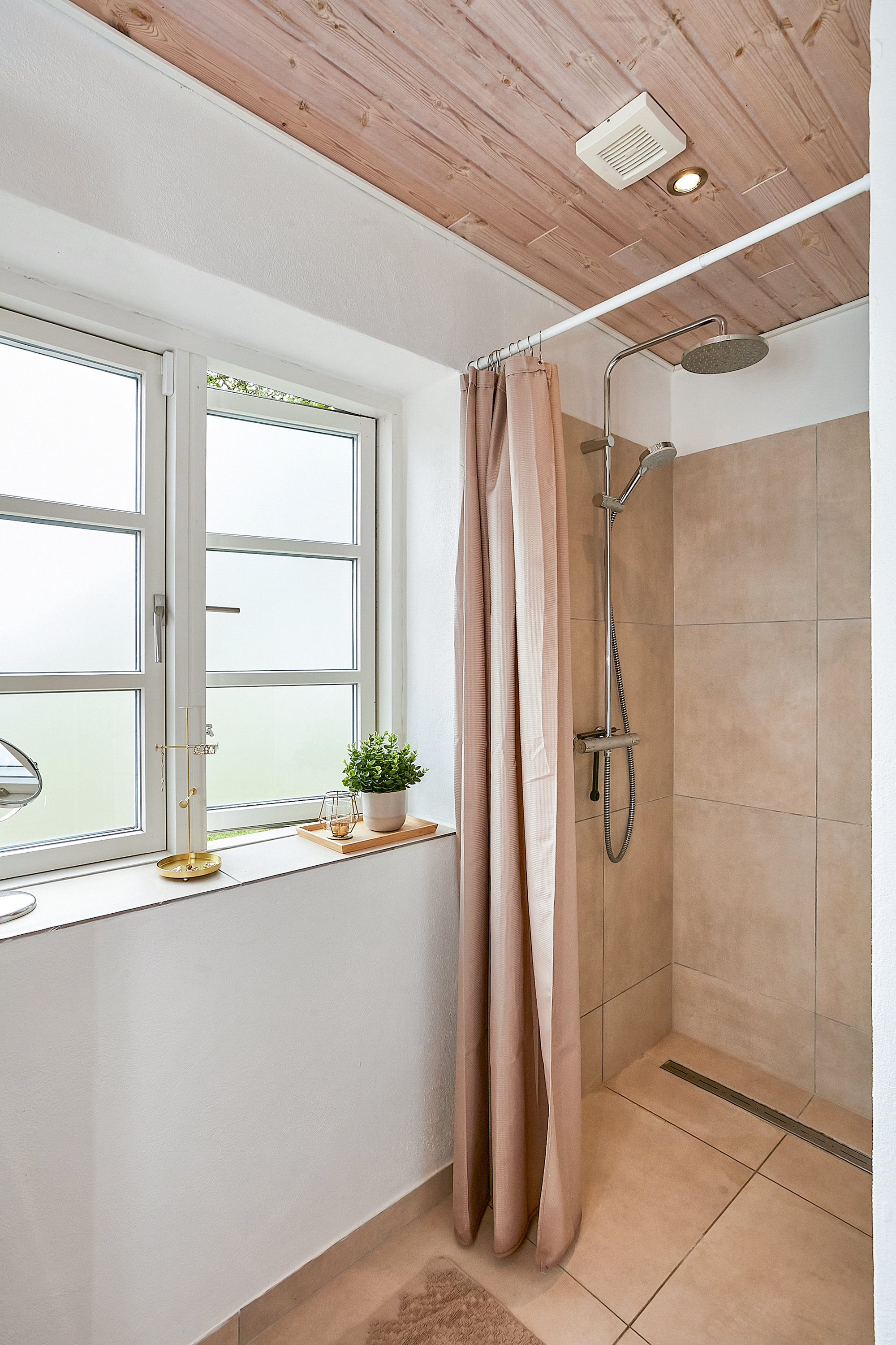 Fremhævet  billede i fuldskærmstilstand. Billede af Kirstinelundsvej 3, Ølsted, 8723 Løsning