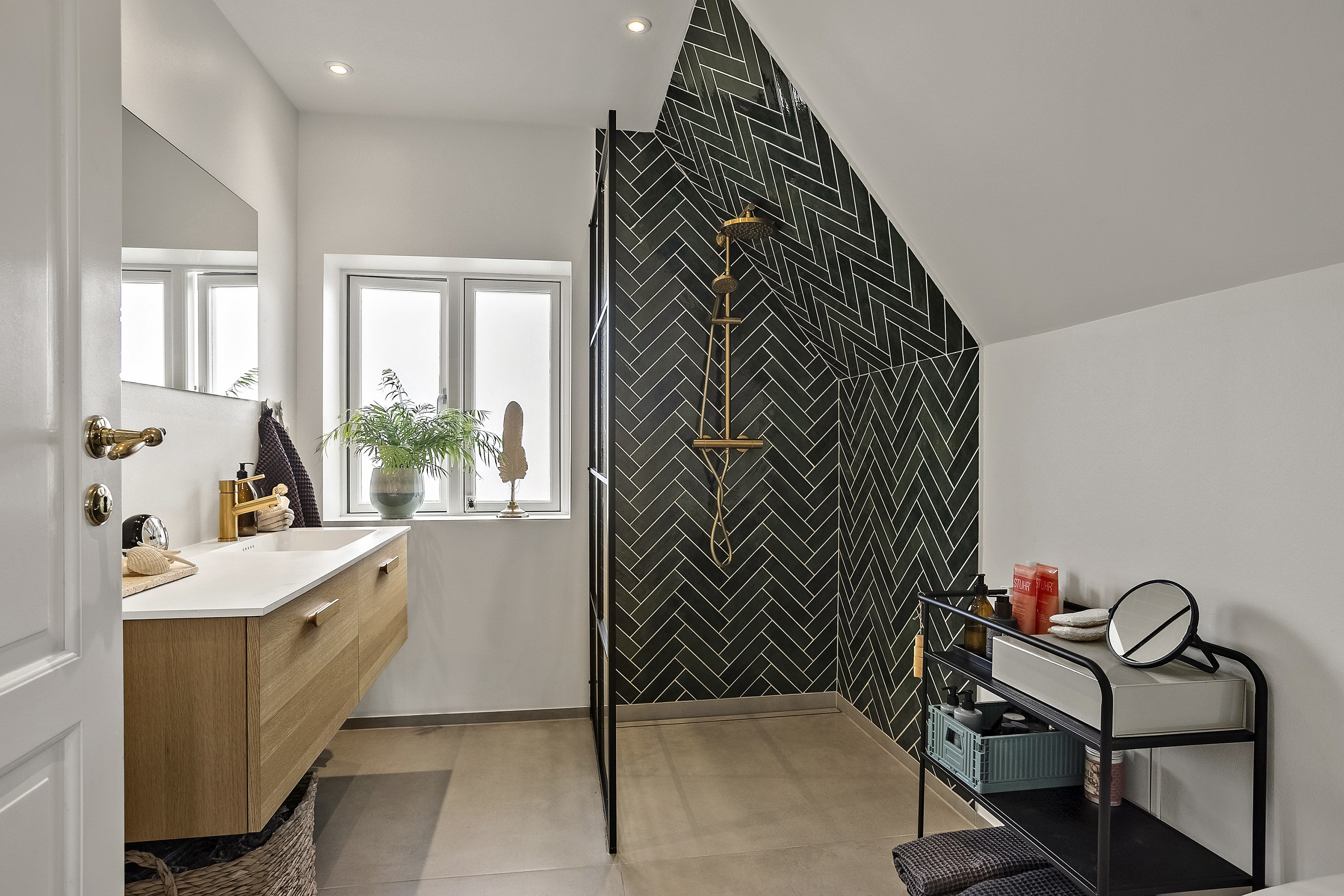 Fremhævet badeværelse billede i fuldskærmstilstand. Billede af Tværgade 17, 6621 Gesten