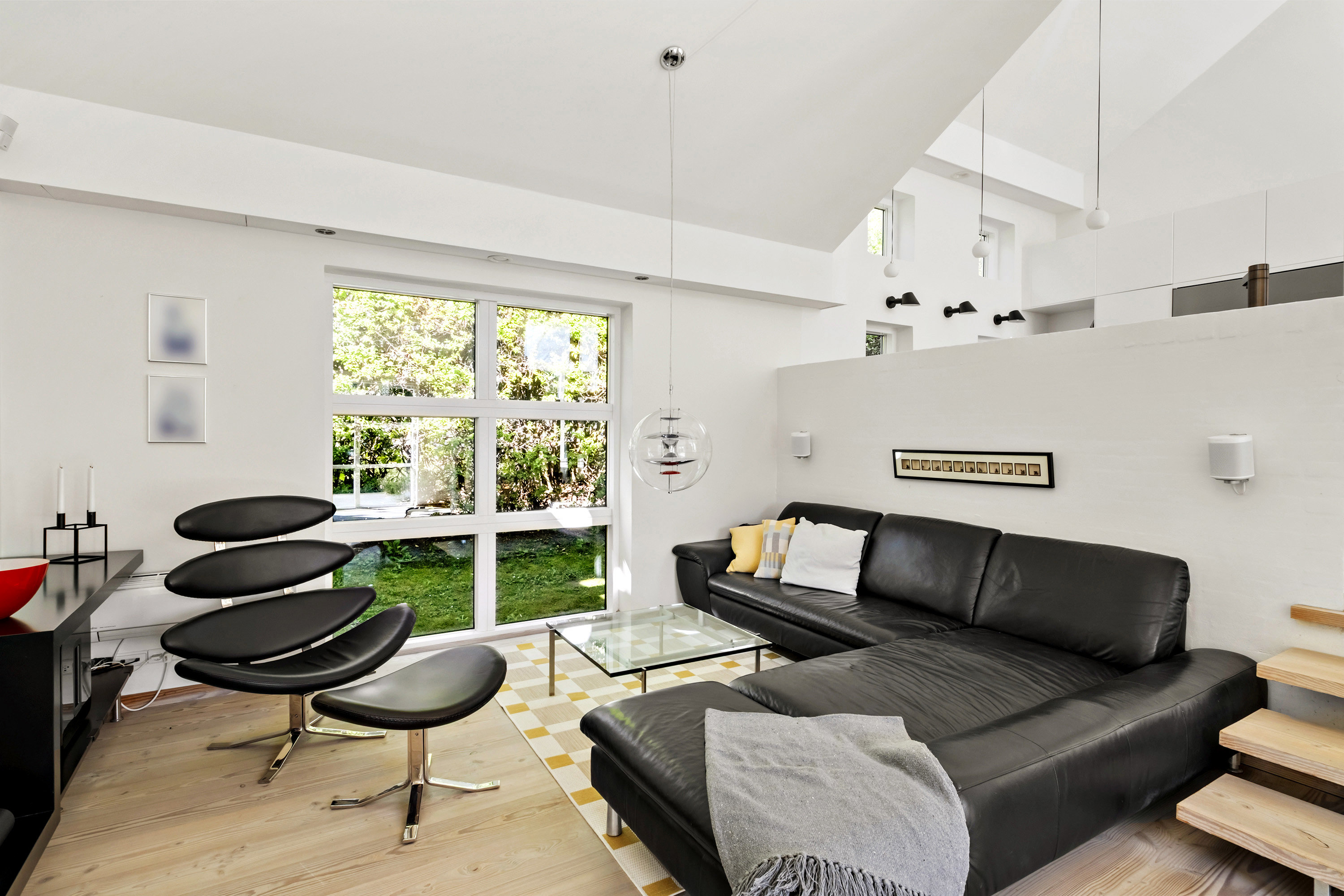 Fremhævet stue billede i fuldskærmstilstand. Billede af Fruerhøj 9, 2970 Hørsholm