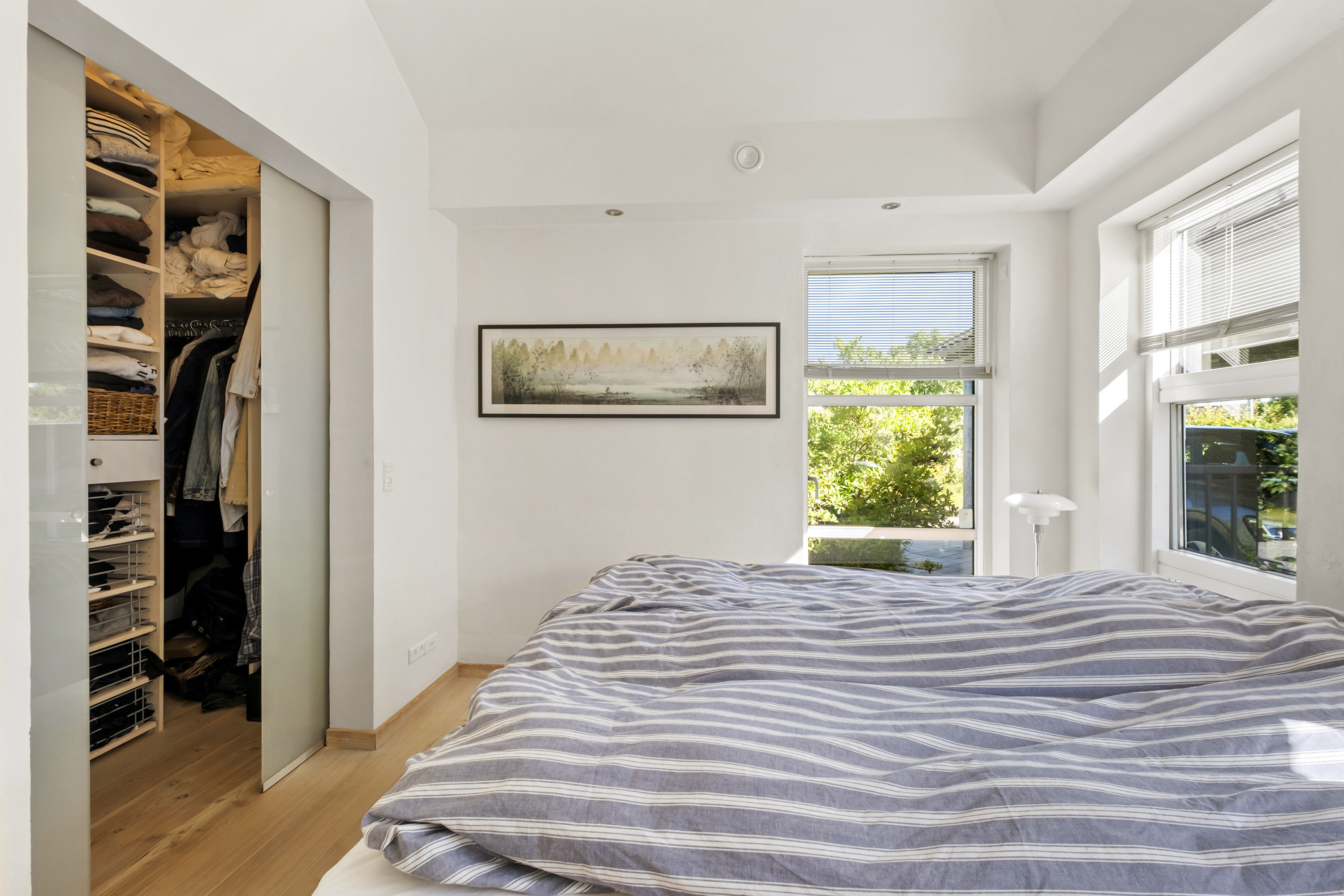 Fremhævet soveværelse billede i fuldskærmstilstand. Billede af Fruerhøj 9, 2970 Hørsholm