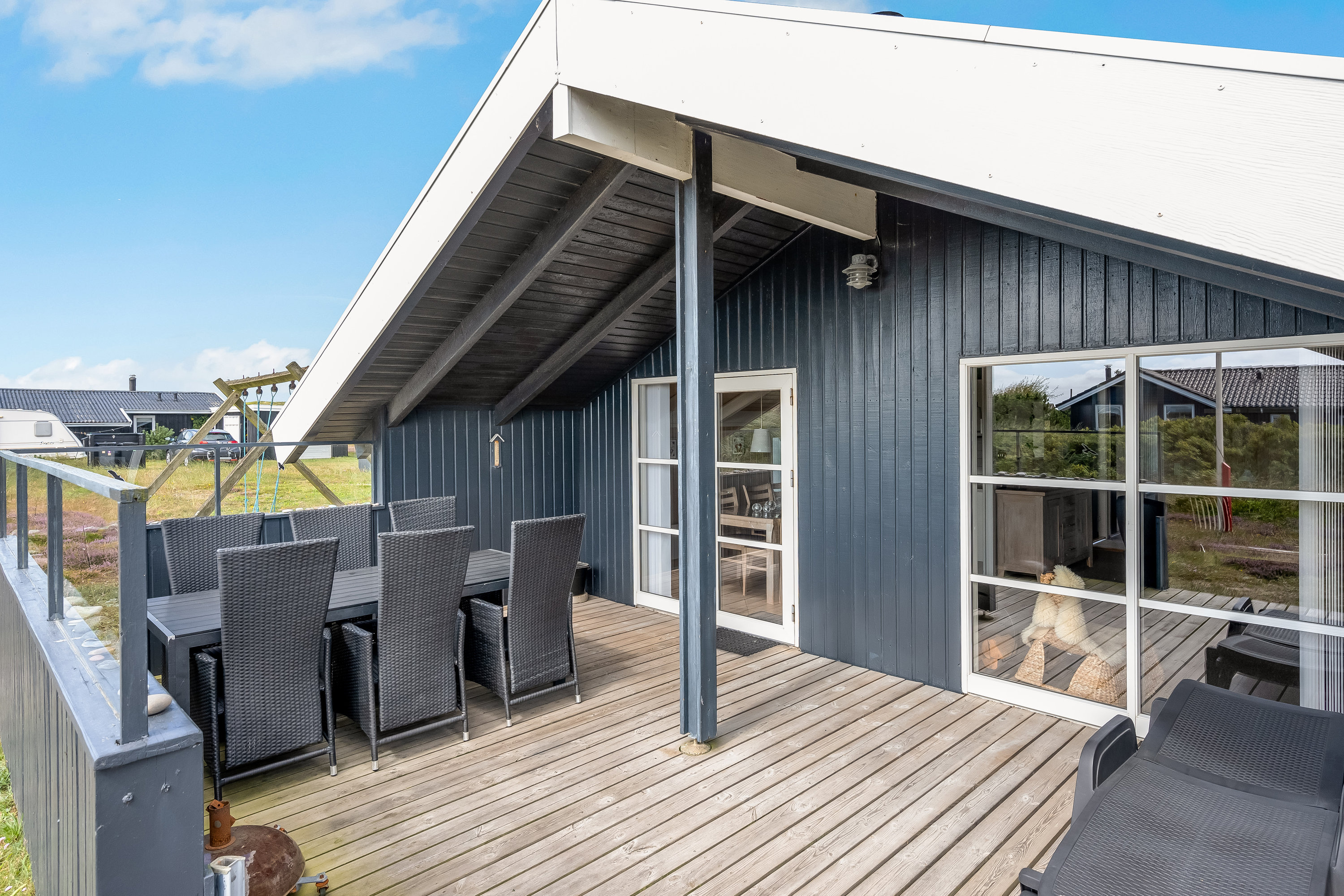 Fremhævet terrasse billede i fuldskærmstilstand. Billede af Arvidvej 268, Bjerregaard, 6960 Hvide Sande