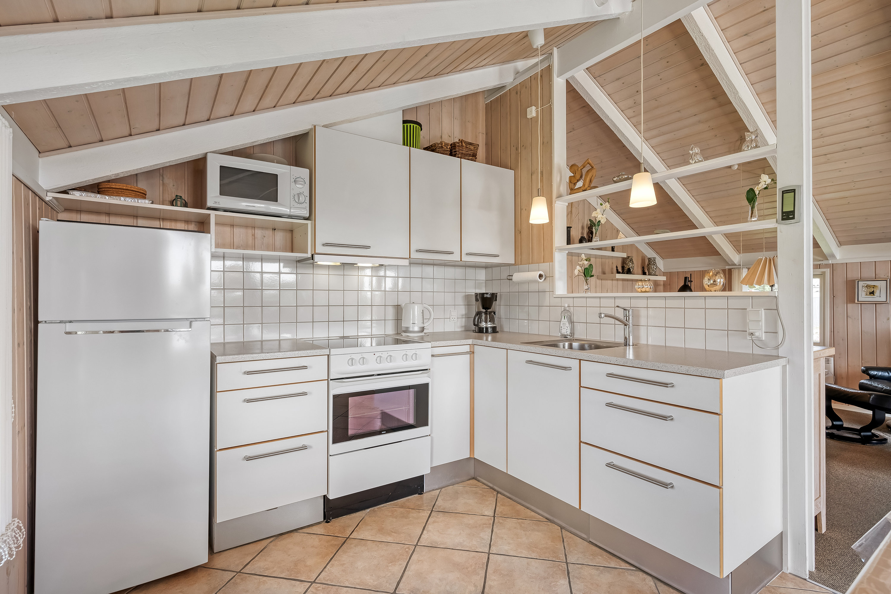 Fremhævet køkken billede i fuldskærmstilstand. Billede af Arvidvej 268, Bjerregaard, 6960 Hvide Sande