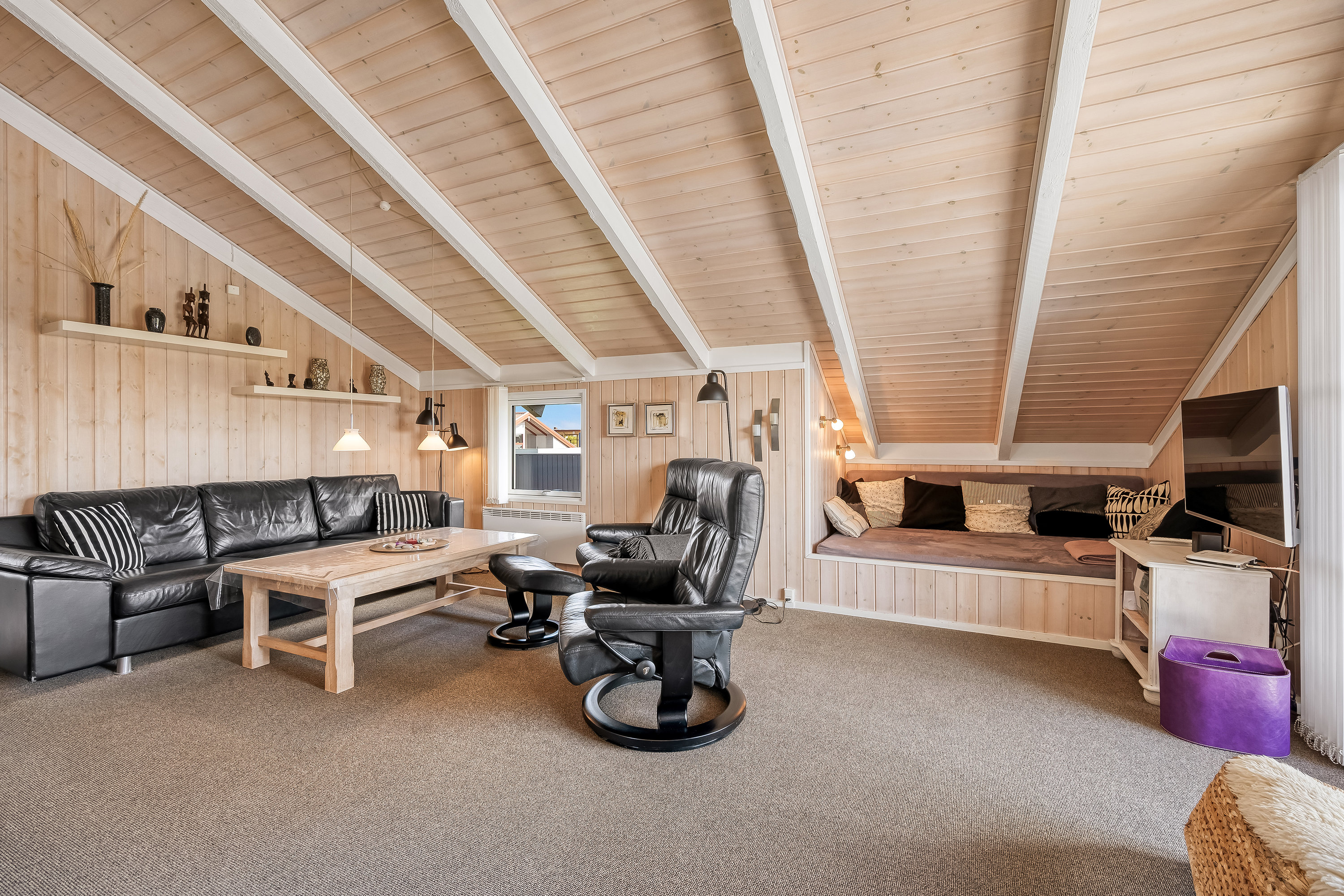 Fremhævet stue billede i fuldskærmstilstand. Billede af Arvidvej 268, Bjerregaard, 6960 Hvide Sande