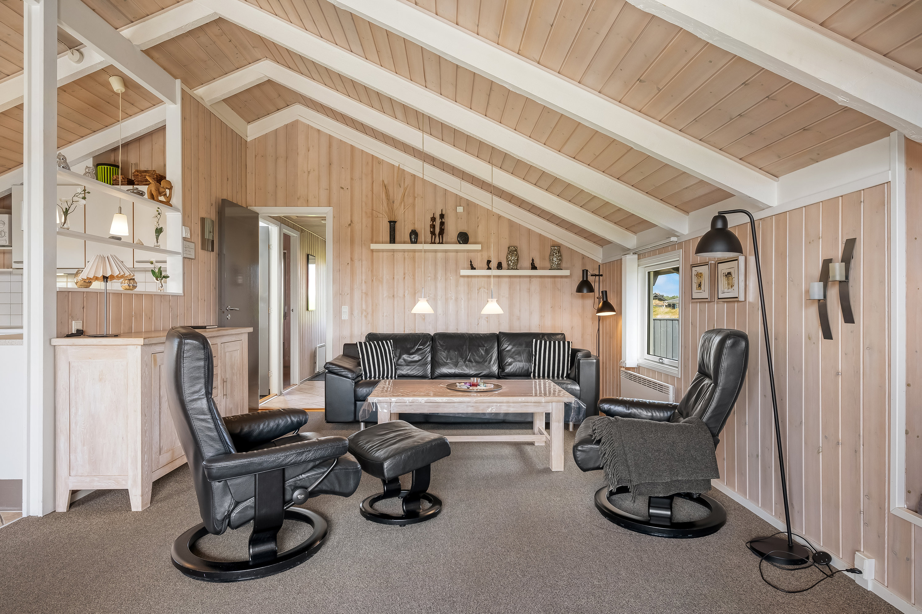 Fremhævet stue billede i fuldskærmstilstand. Billede af Arvidvej 268, Bjerregaard, 6960 Hvide Sande