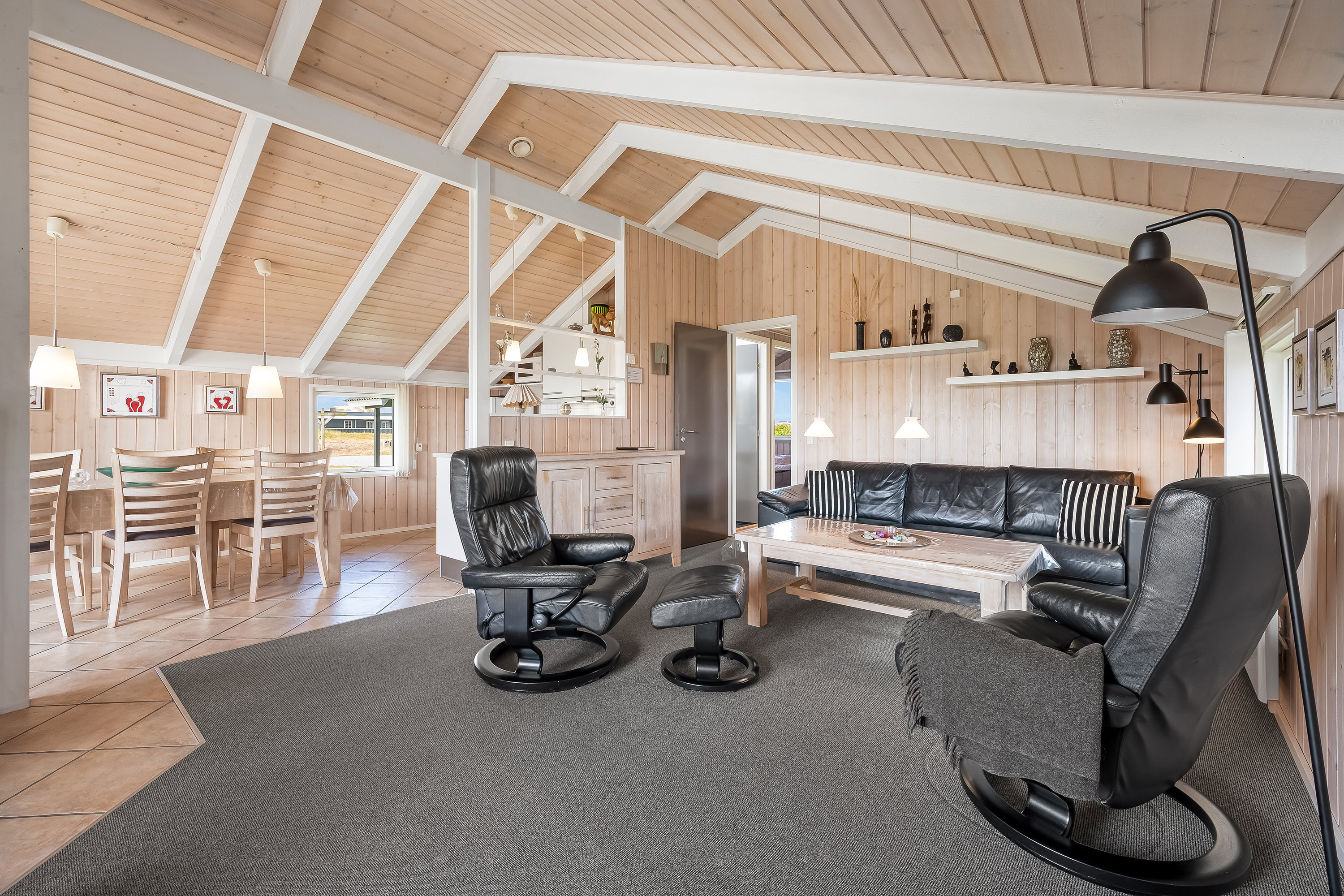 Fremhævet stue billede i fuldskærmstilstand. Billede af Arvidvej 268, Bjerregaard, 6960 Hvide Sande