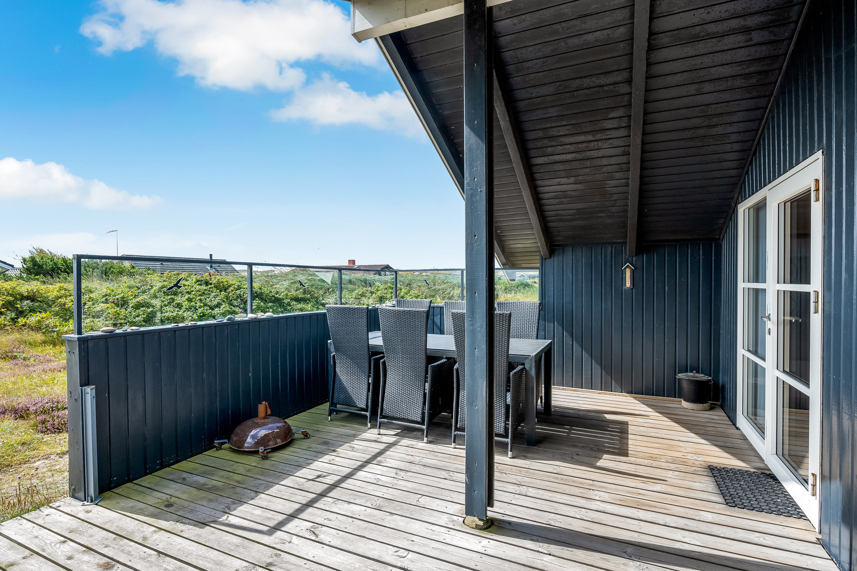 Fremhævet overdækket terrasse billede i fuldskærmstilstand. Billede af Arvidvej 268, Bjerregaard, 6960 Hvide Sande