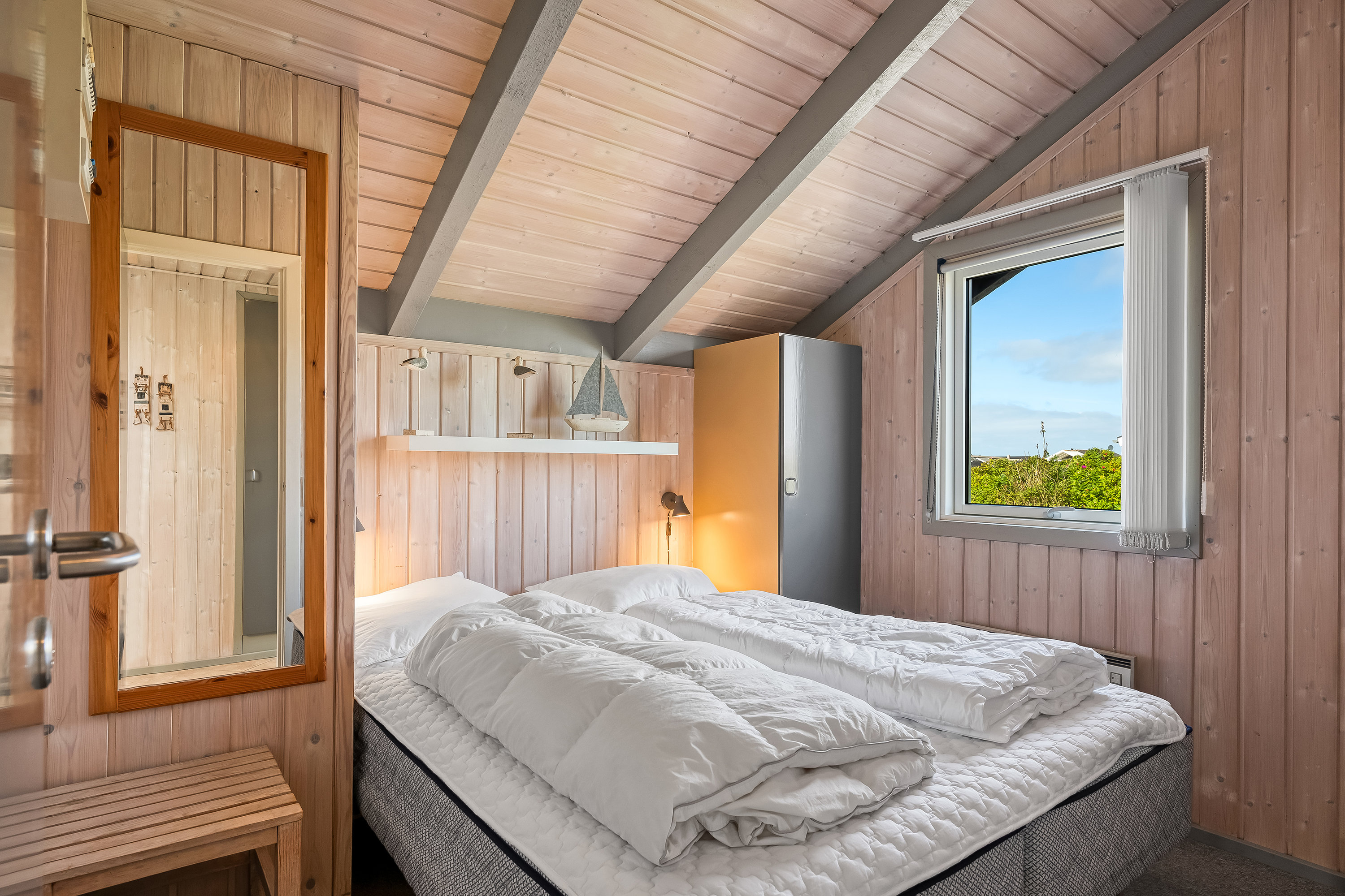 Fremhævet soveværelse billede i fuldskærmstilstand. Billede af Arvidvej 268, Bjerregaard, 6960 Hvide Sande