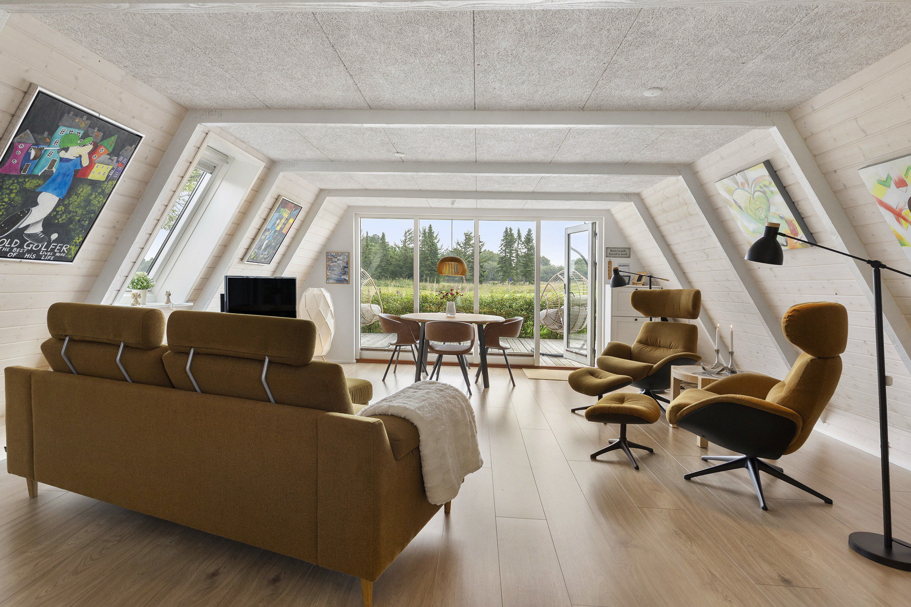 Fremhævet stue billede i fuldskærmstilstand. Billede af Golfsvinget 138, Gatten, 9640 Farsø