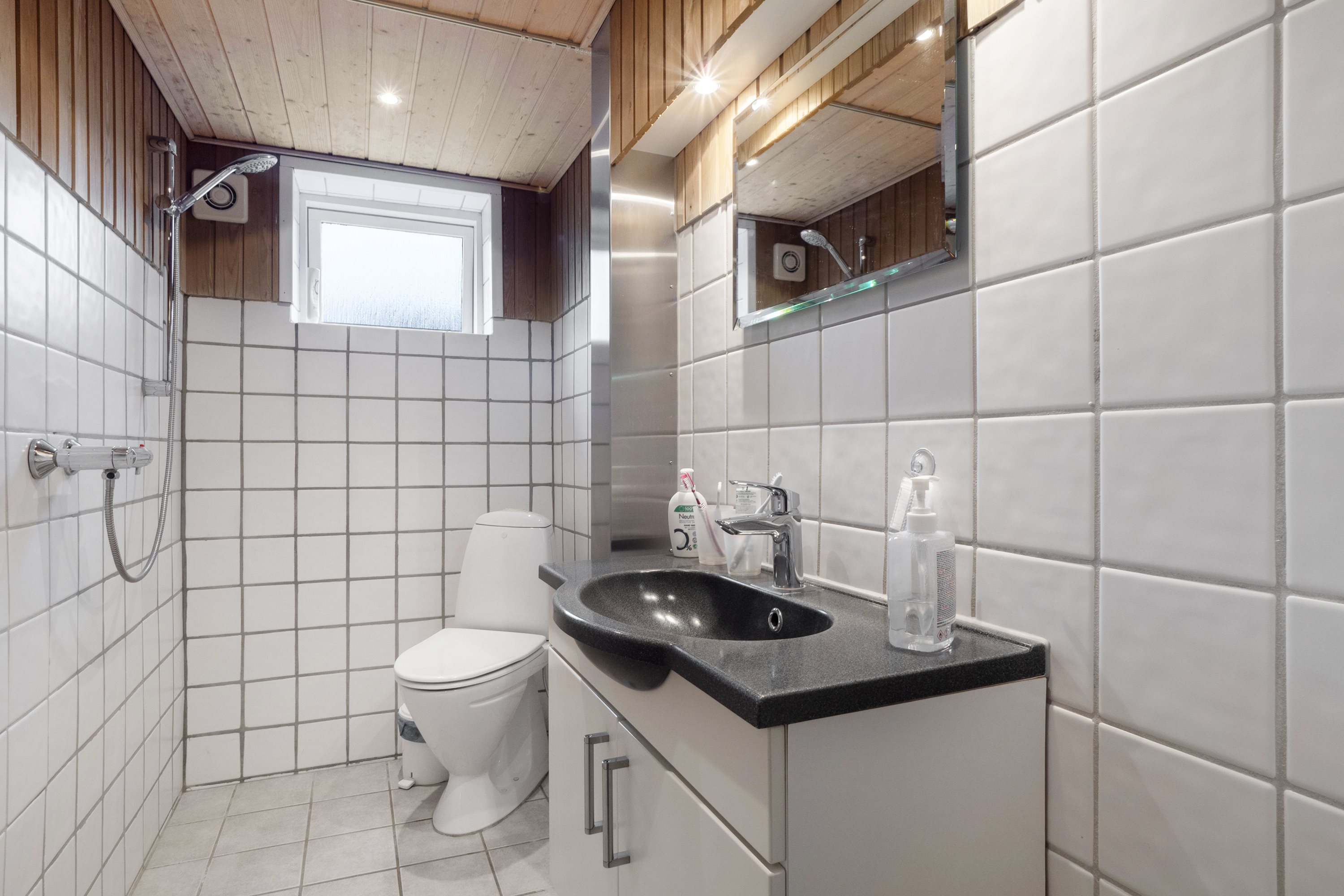 Fremhævet badeværelse billede i fuldskærmstilstand. Billede af Vestervang 21, 7800 Skive