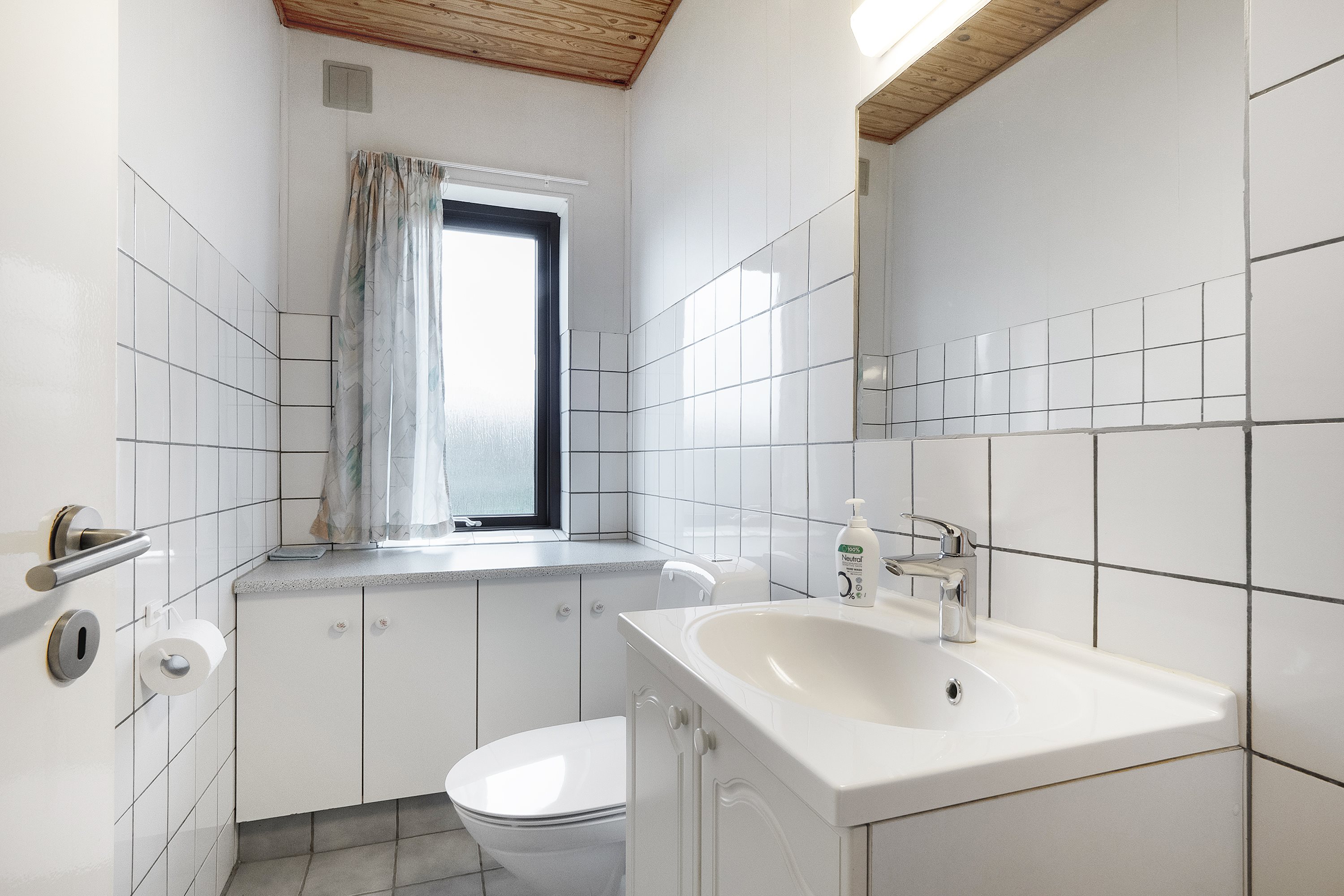 Fremhævet toilet billede i fuldskærmstilstand. Billede af Vestervang 21, 7800 Skive