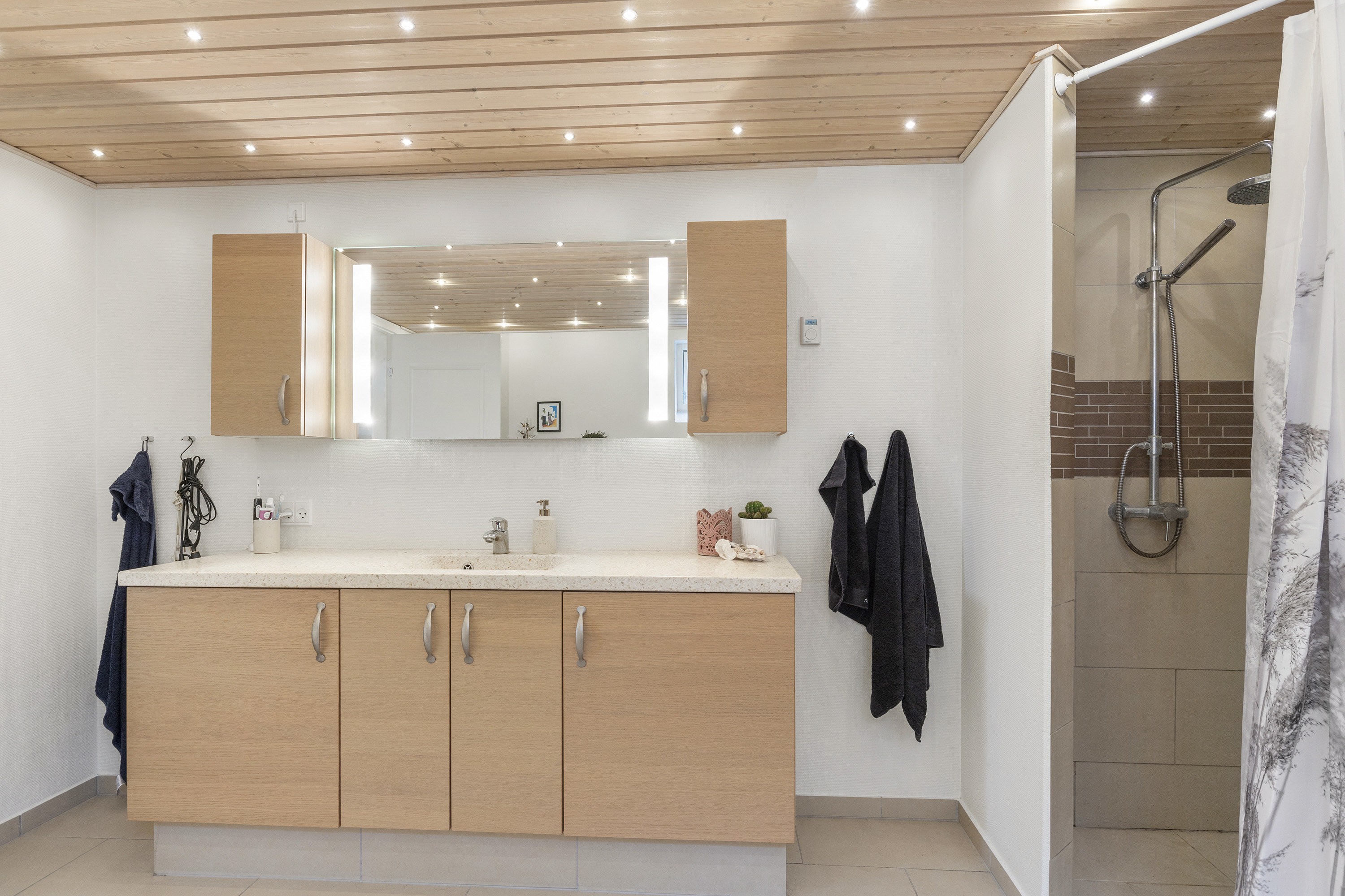 Fremhævet badeværelse billede i fuldskærmstilstand. Billede af Jyllandsgade 31, 9700 Brønderslev