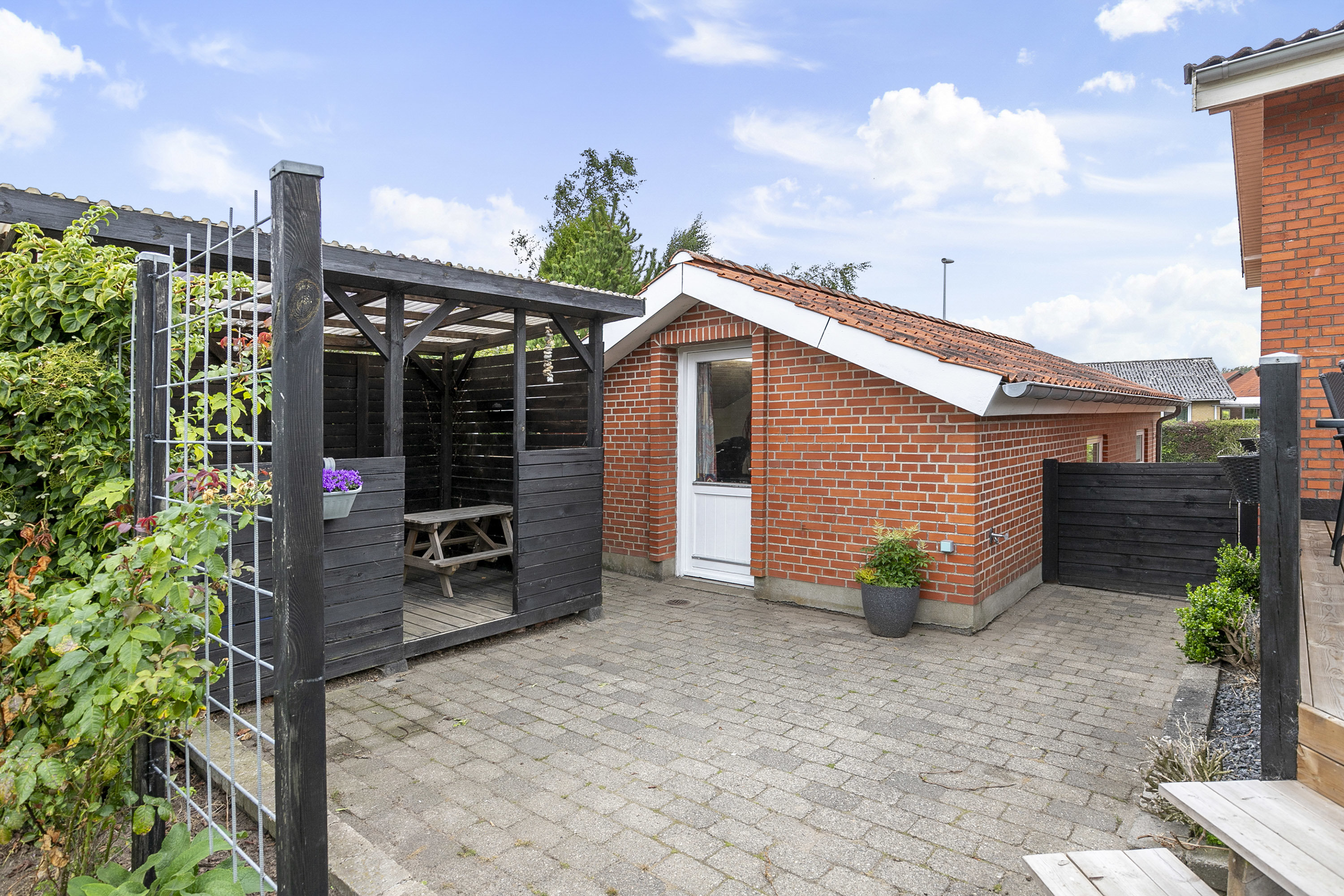 Fremhævet terrasse billede i fuldskærmstilstand. Billede af Jyllandsgade 31, 9700 Brønderslev