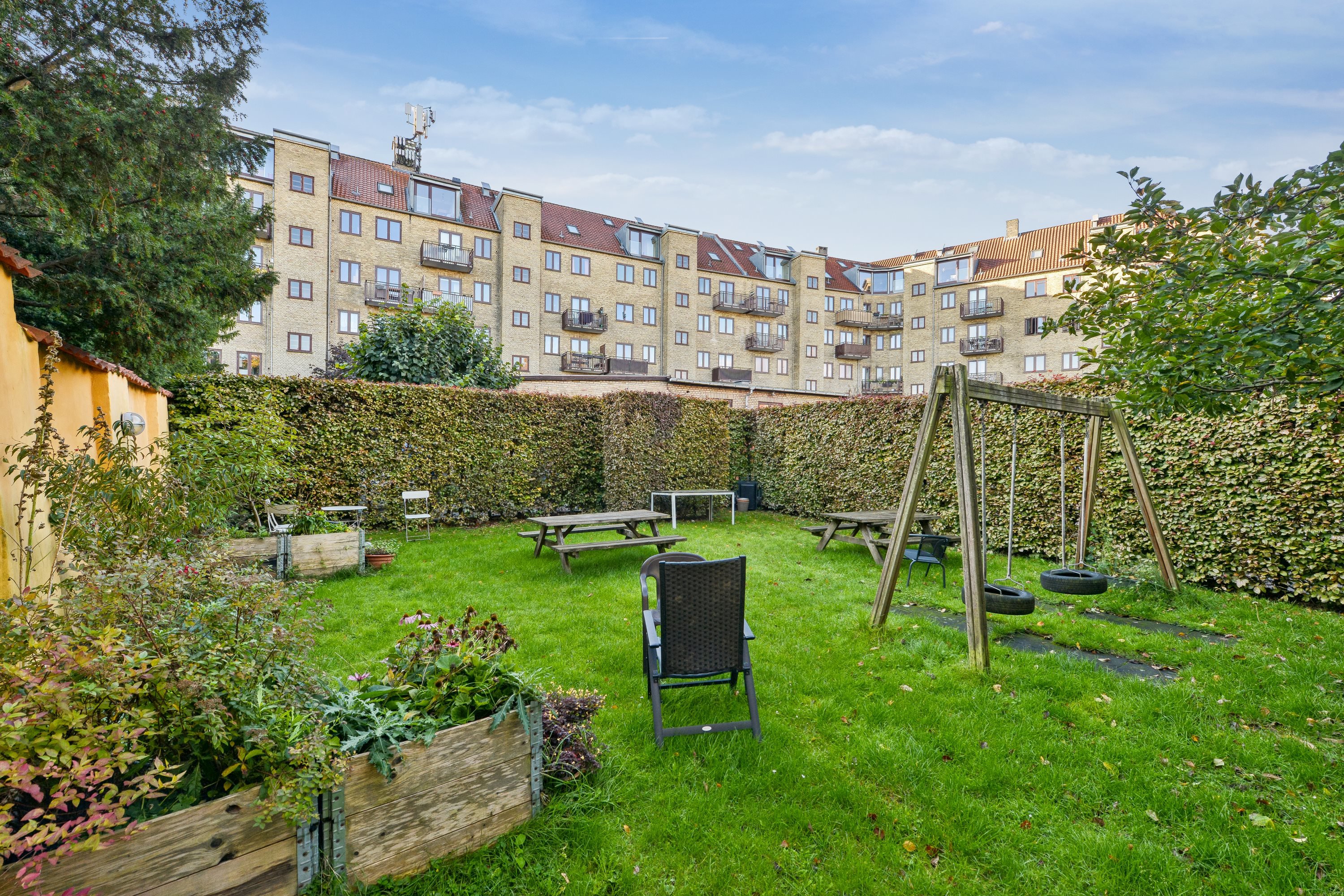 Fremhævet gårdmiljø billede i fuldskærmstilstand. Billede af Brønshøj Kirkevej 4, 3. th., 2700 Brønshøj