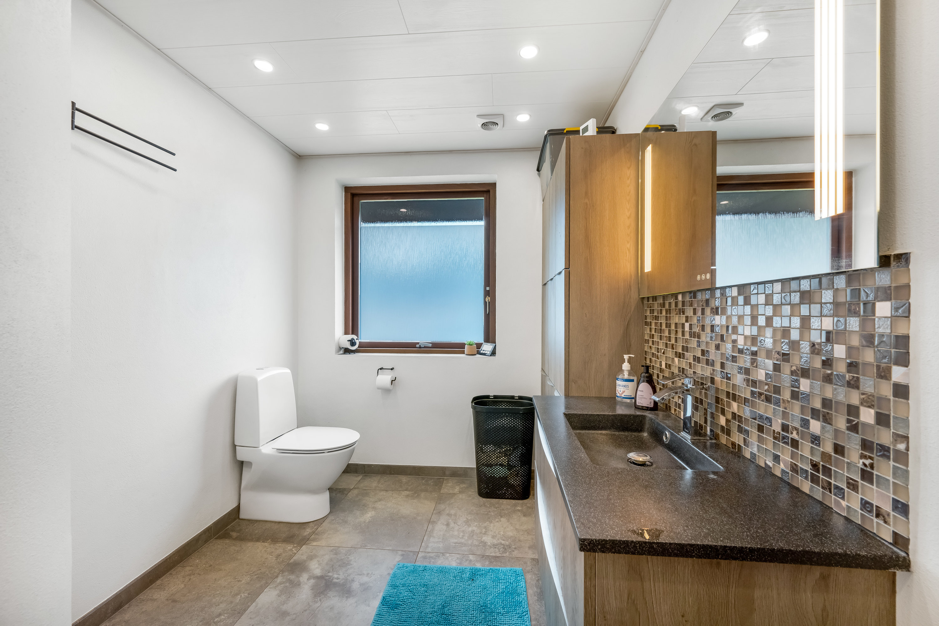 Fremhævet badeværelse billede i fuldskærmstilstand. Billede af Lillebyvej 6, Brejning, 6920 Videbæk