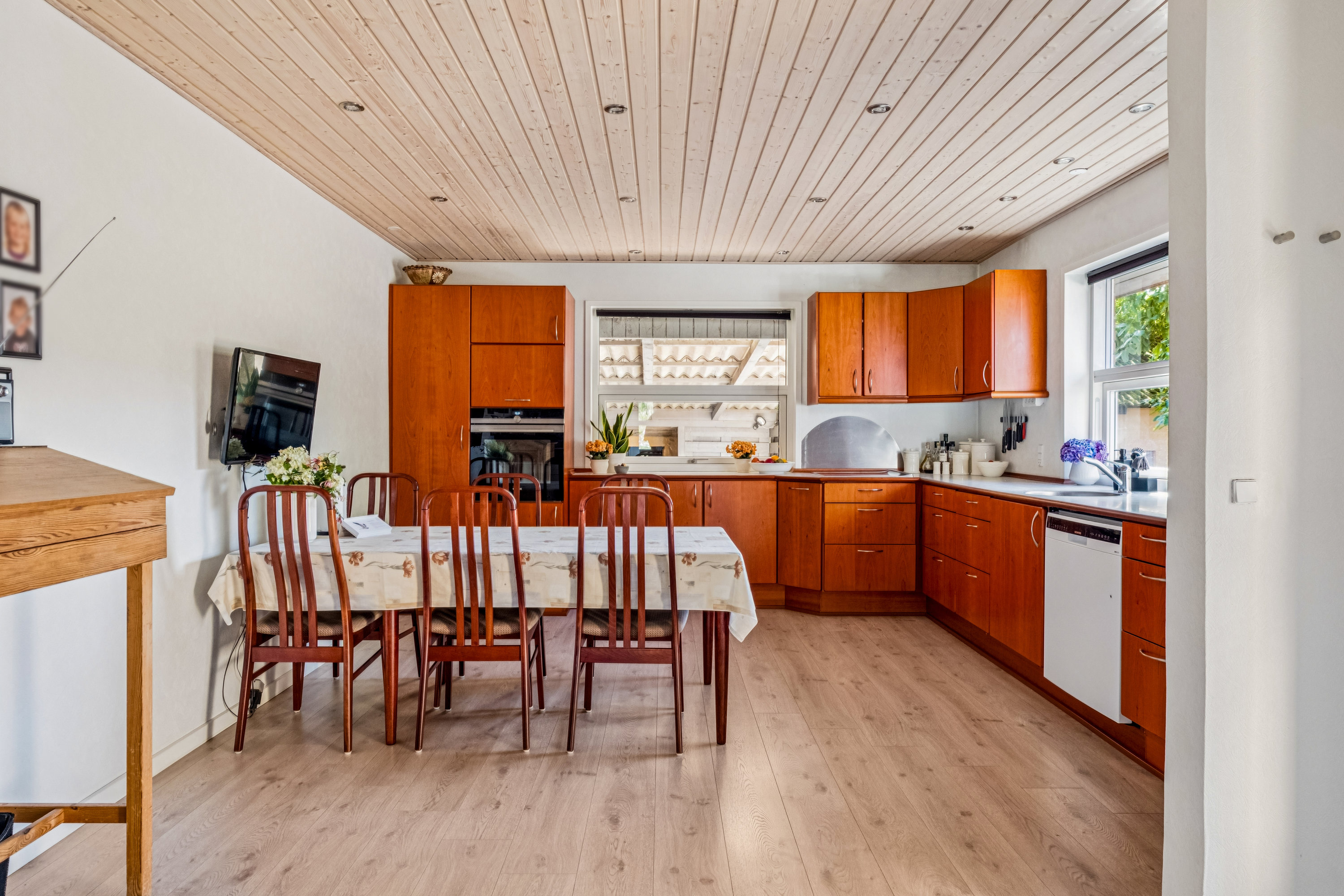 Fremhævet køkken billede i fuldskærmstilstand. Billede af Byrstedhedevej 7, Byrsted, 9240 Nibe