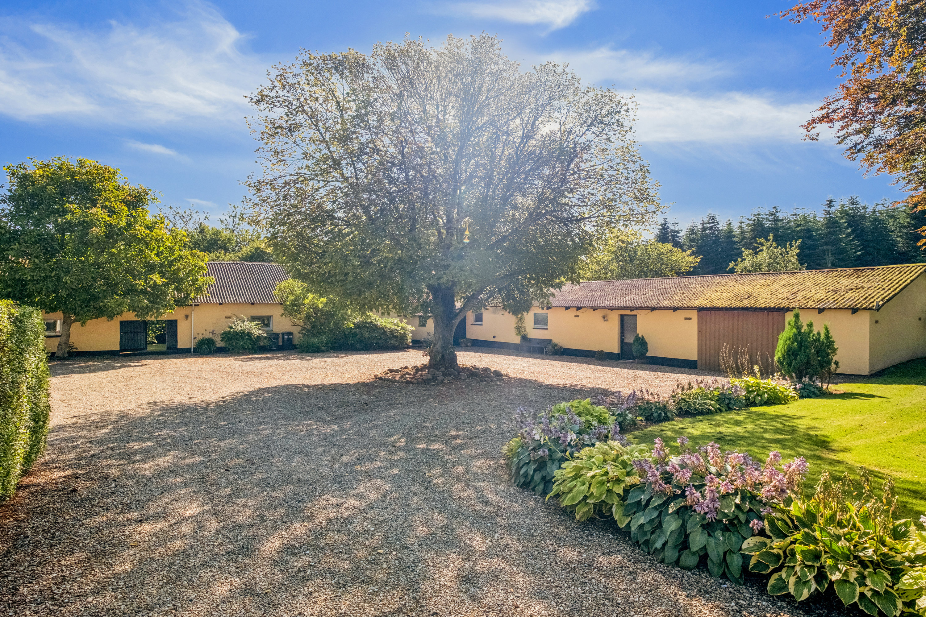 Fremhævet indkørsel billede i fuldskærmstilstand. Billede af Byrstedhedevej 7, Byrsted, 9240 Nibe