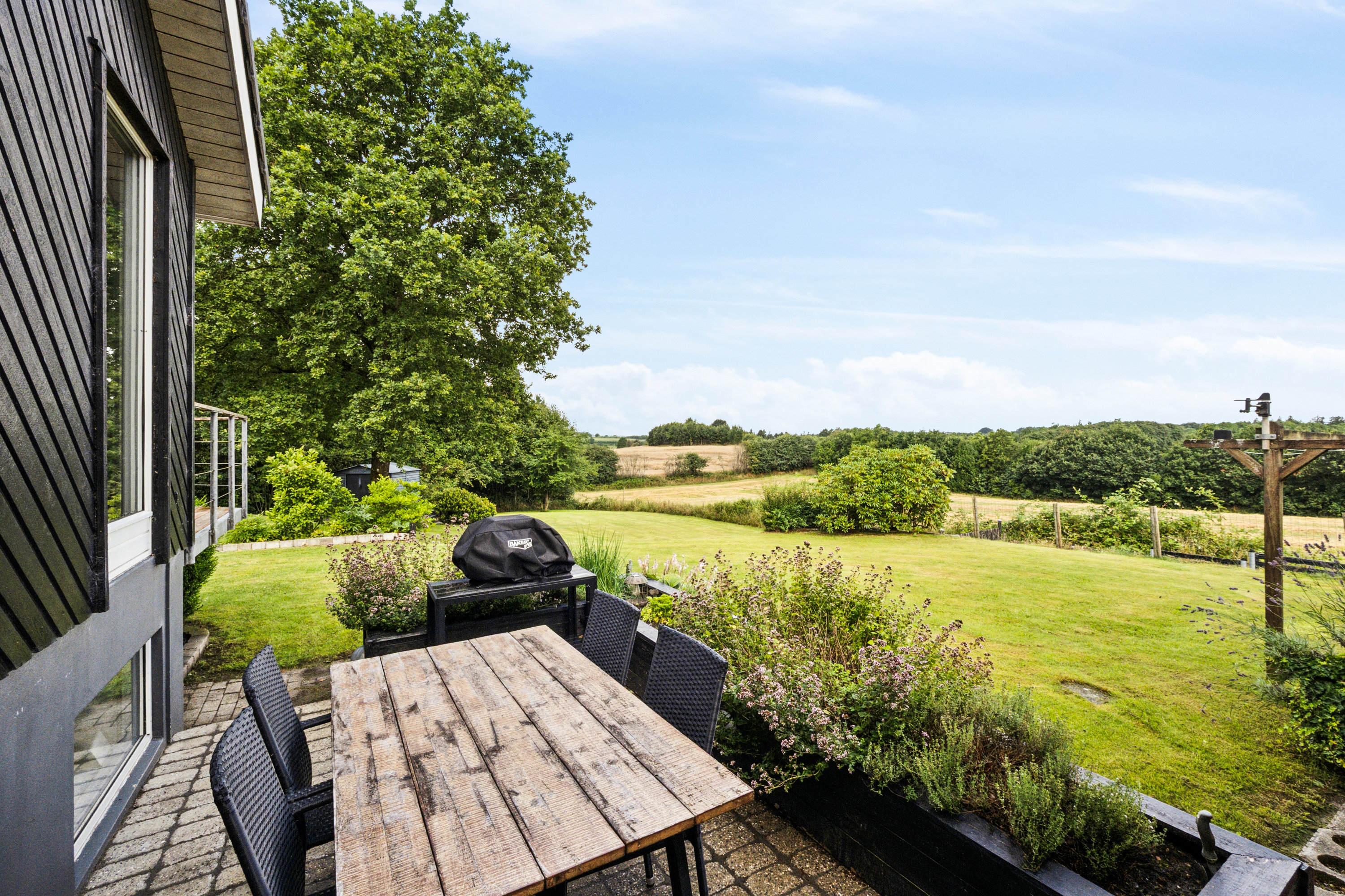 Fremhævet terrasse billede i fuldskærmstilstand. Billede af Lærkebakken 26, 8831 Løgstrup