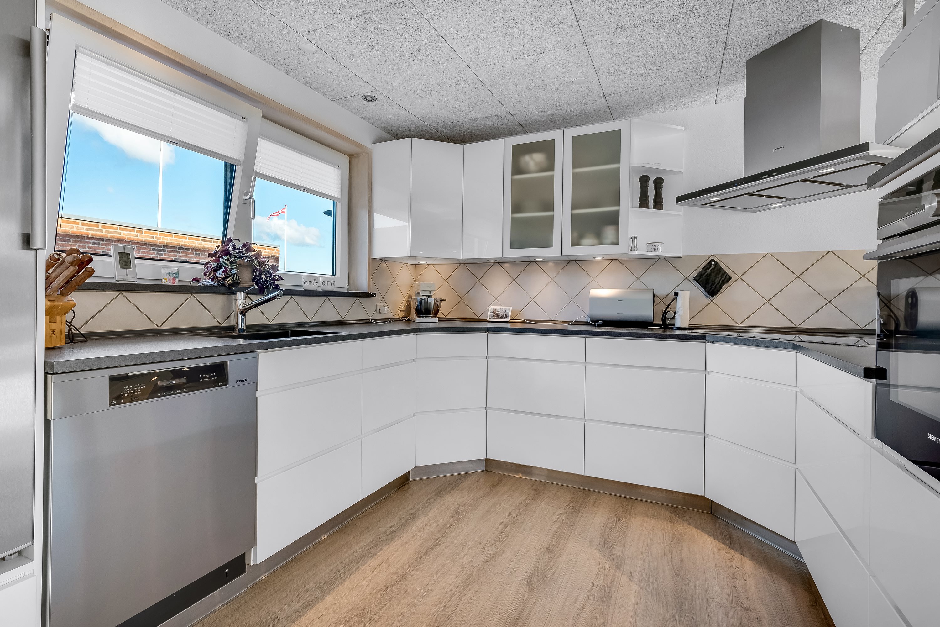 Fremhævet køkken alrum billede i fuldskærmstilstand. Billede af Frejasvej 23, Nørlem, 7620 Lemvig