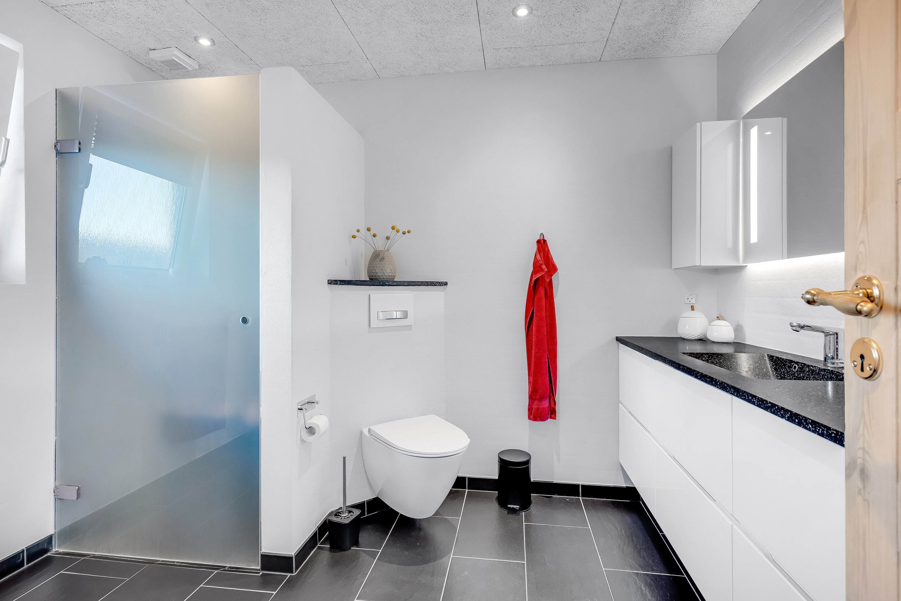 Fremhævet badeværelse billede i fuldskærmstilstand. Billede af Frejasvej 23, Nørlem, 7620 Lemvig