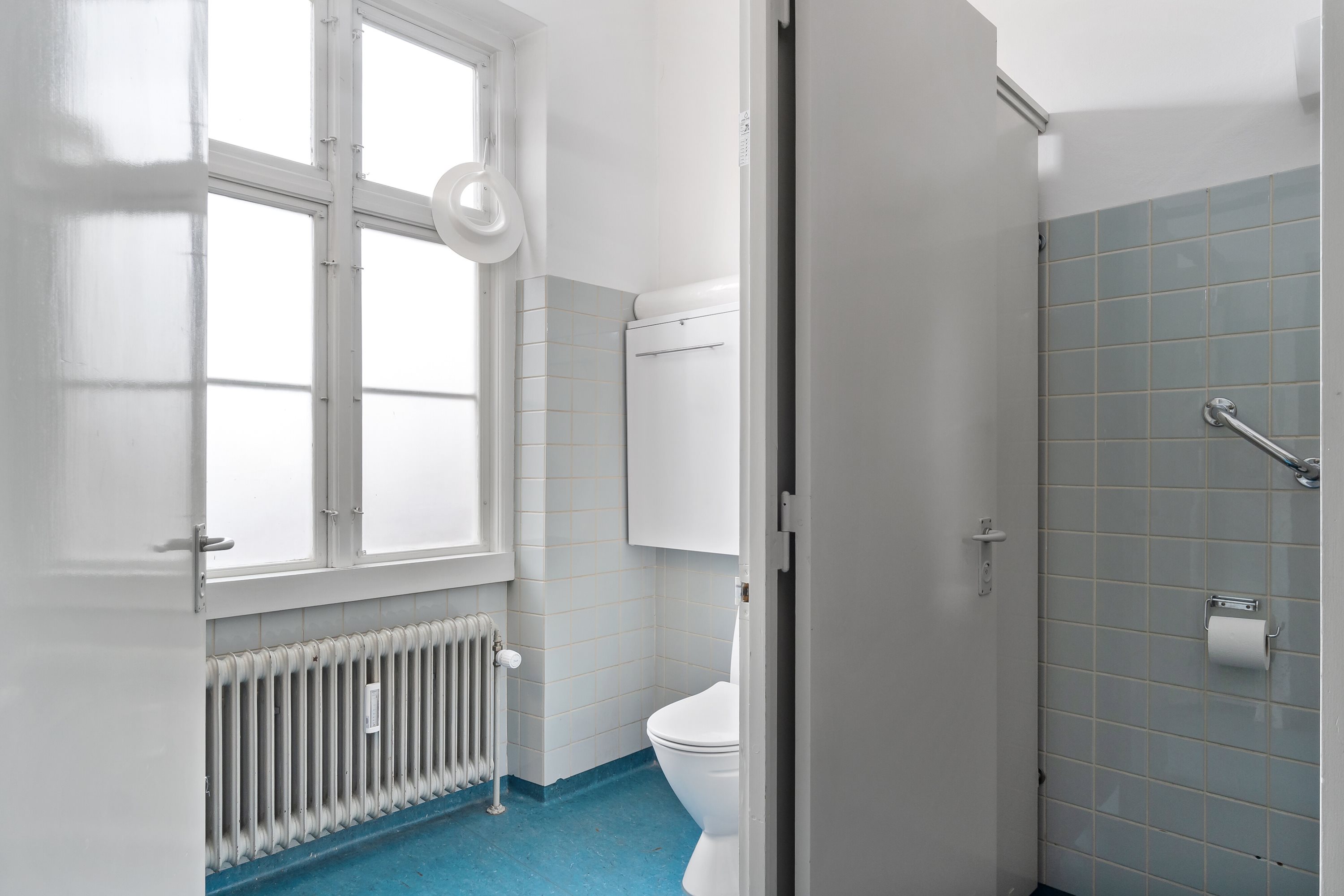 Fremhævet badeværelse billede i fuldskærmstilstand. Billede af Gutfeldtsvej 3, 2970 Hørsholm