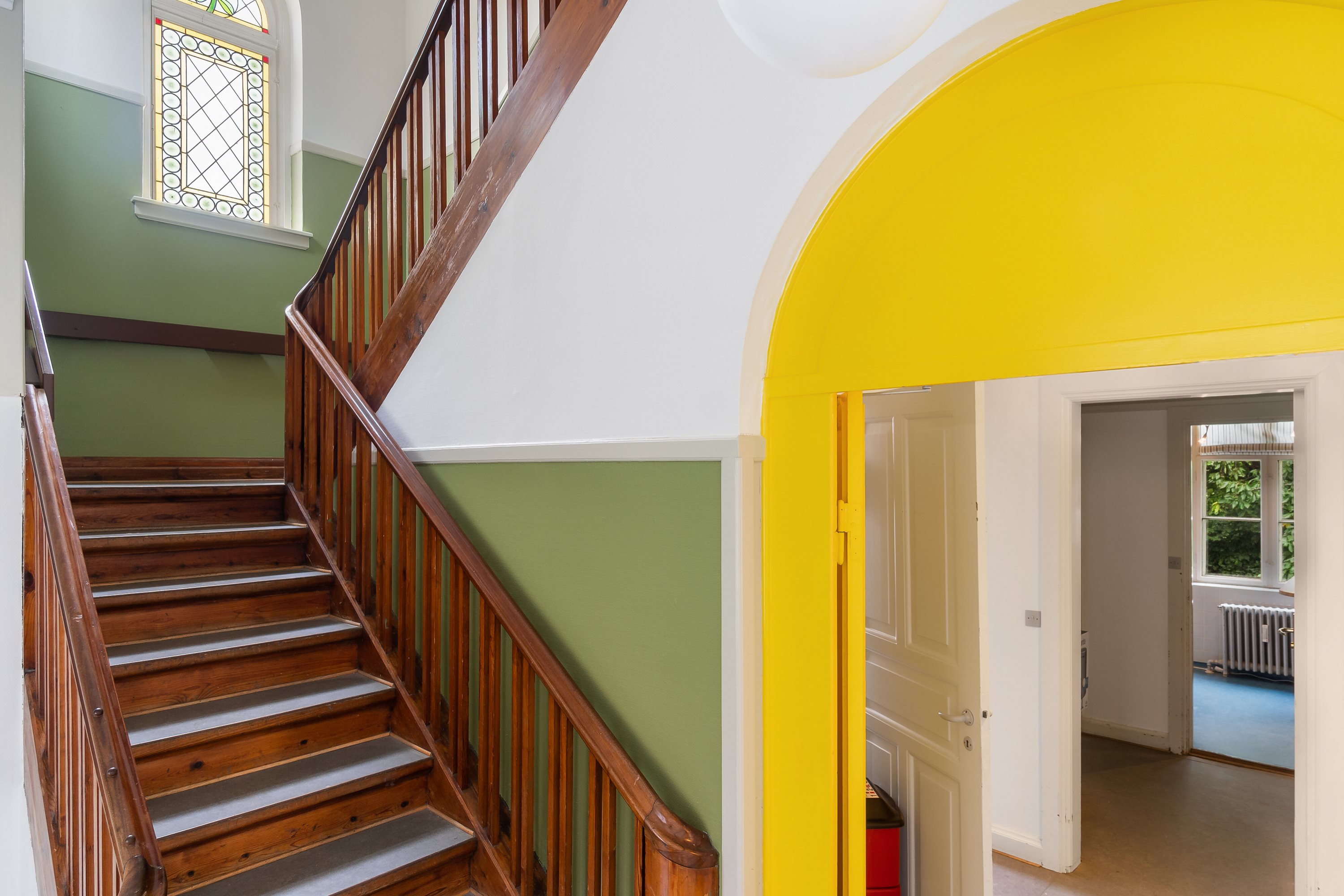 Fremhævet trappe billede i fuldskærmstilstand. Billede af Gutfeldtsvej 3, 2970 Hørsholm