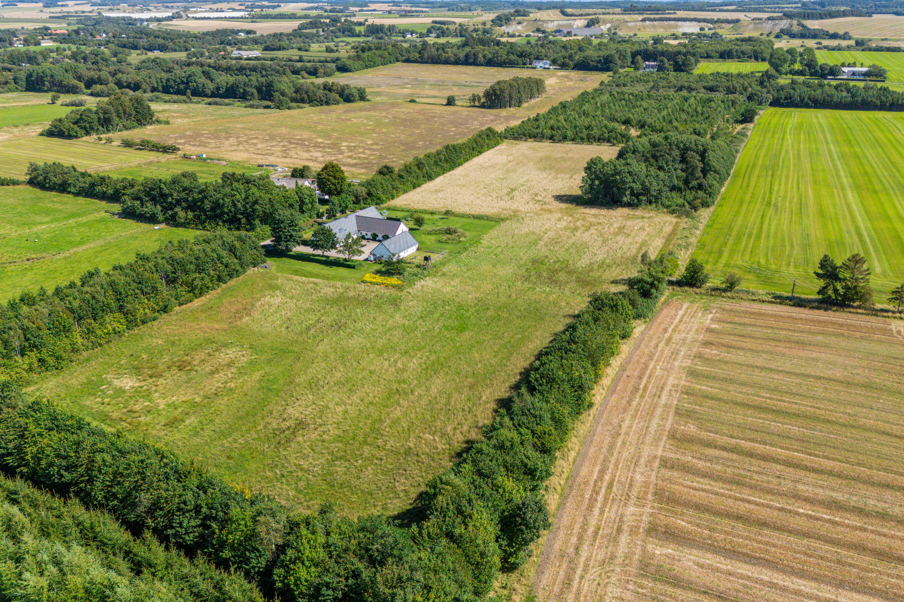 Miniaturebillede 1: luftfoto. Billede af Ellidshøj Banevej 27, 9230 Svenstrup J