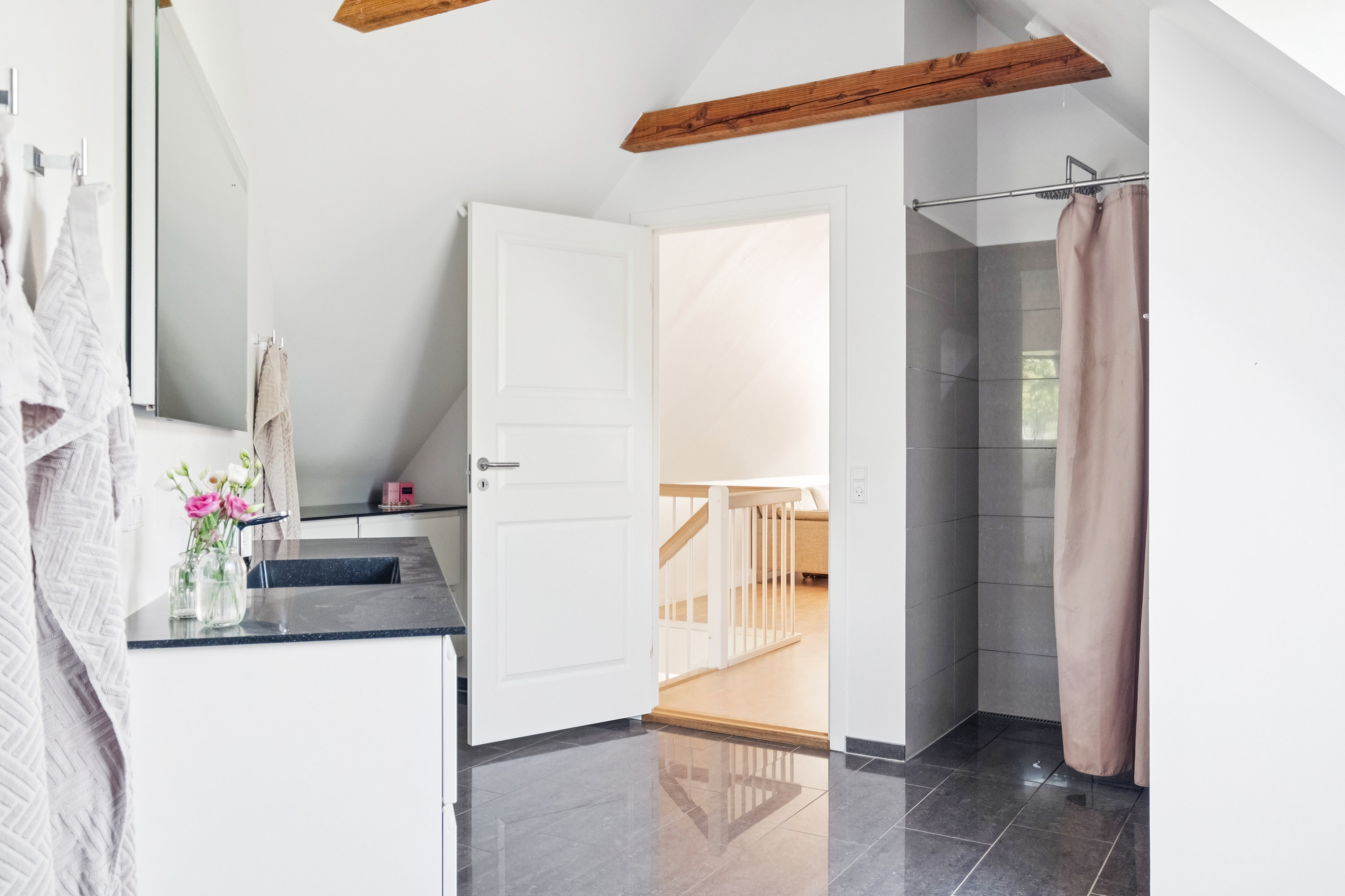 Fremhævet badeværelse billede i fuldskærmstilstand. Billede af Ellidshøj Banevej 27, 9230 Svenstrup J