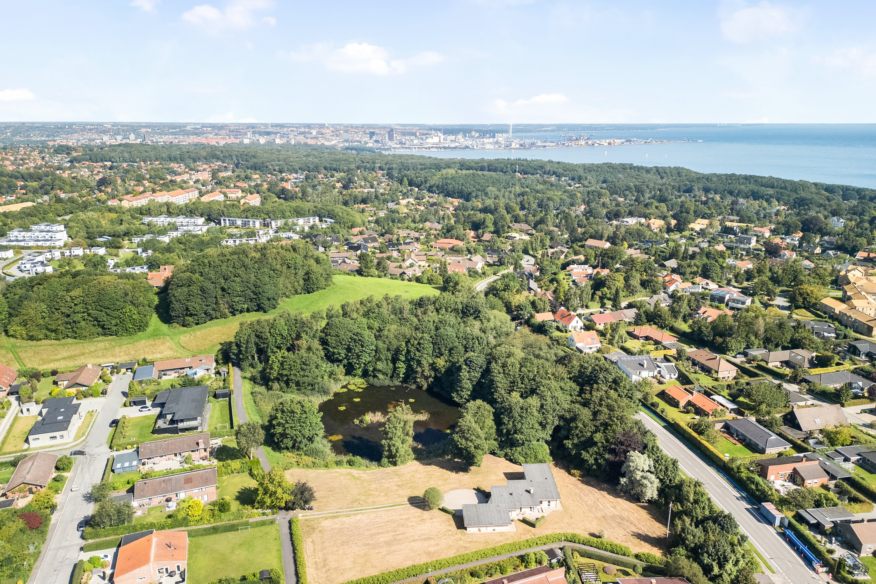 Fremhævet luftfoto billede i fuldskærmstilstand. Billede af Katterhøjvej 28, Skåde, 8270 Højbjerg