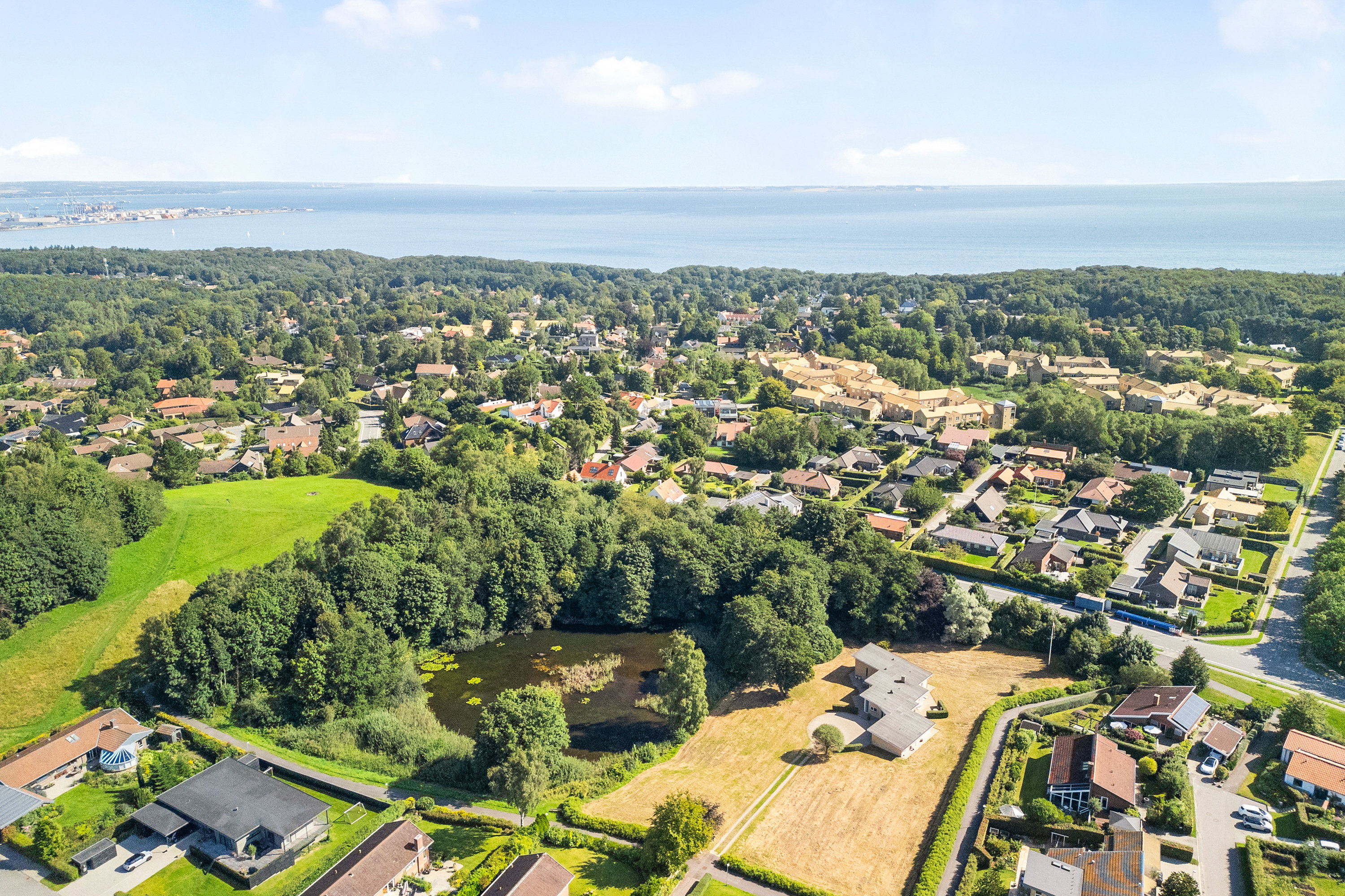 Fremhævet luftfoto billede i fuldskærmstilstand. Billede af Katterhøjvej 28, Skåde, 8270 Højbjerg