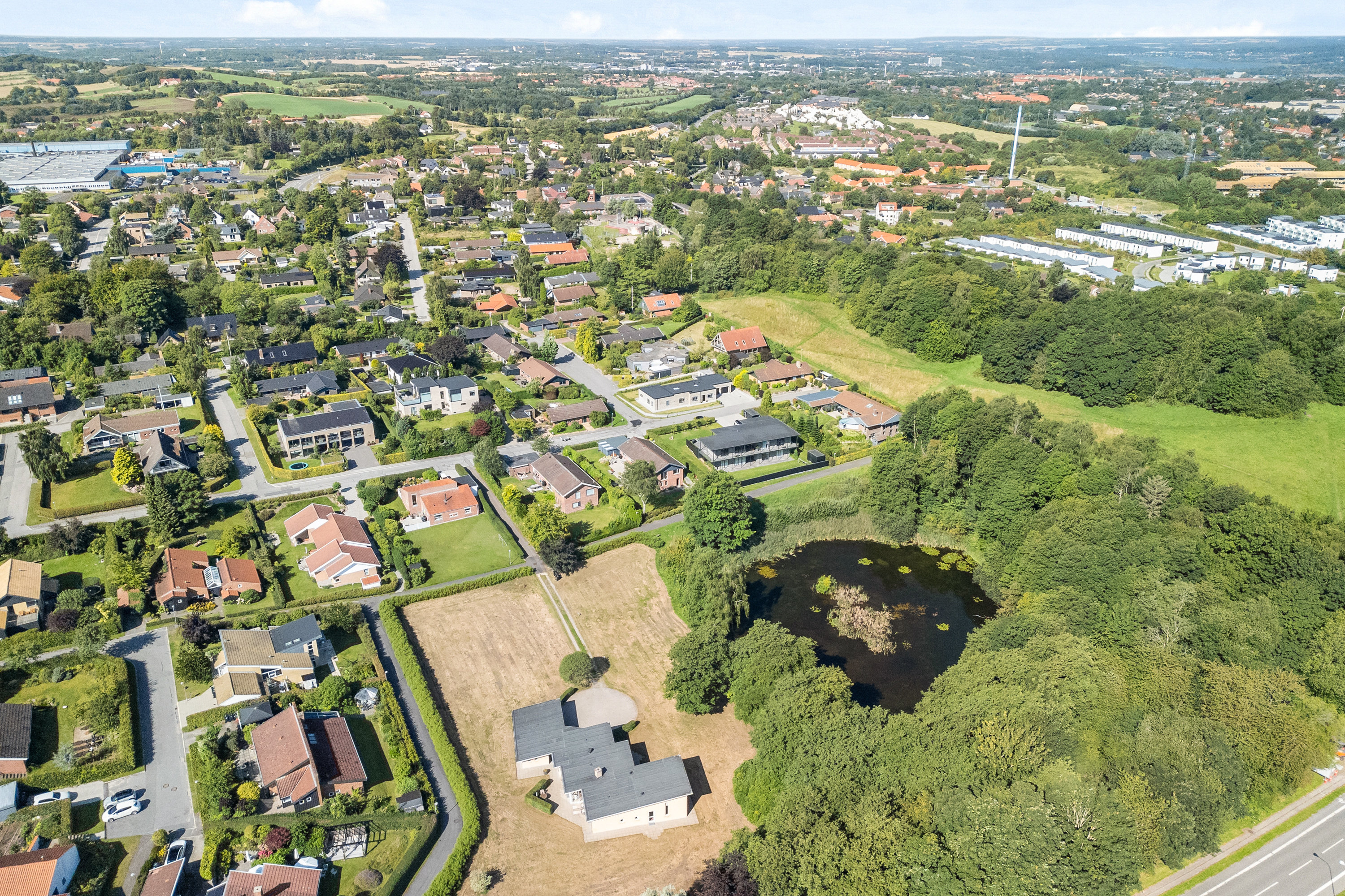 Fremhævet luftfoto billede i fuldskærmstilstand. Billede af Katterhøjvej 28, Skåde, 8270 Højbjerg